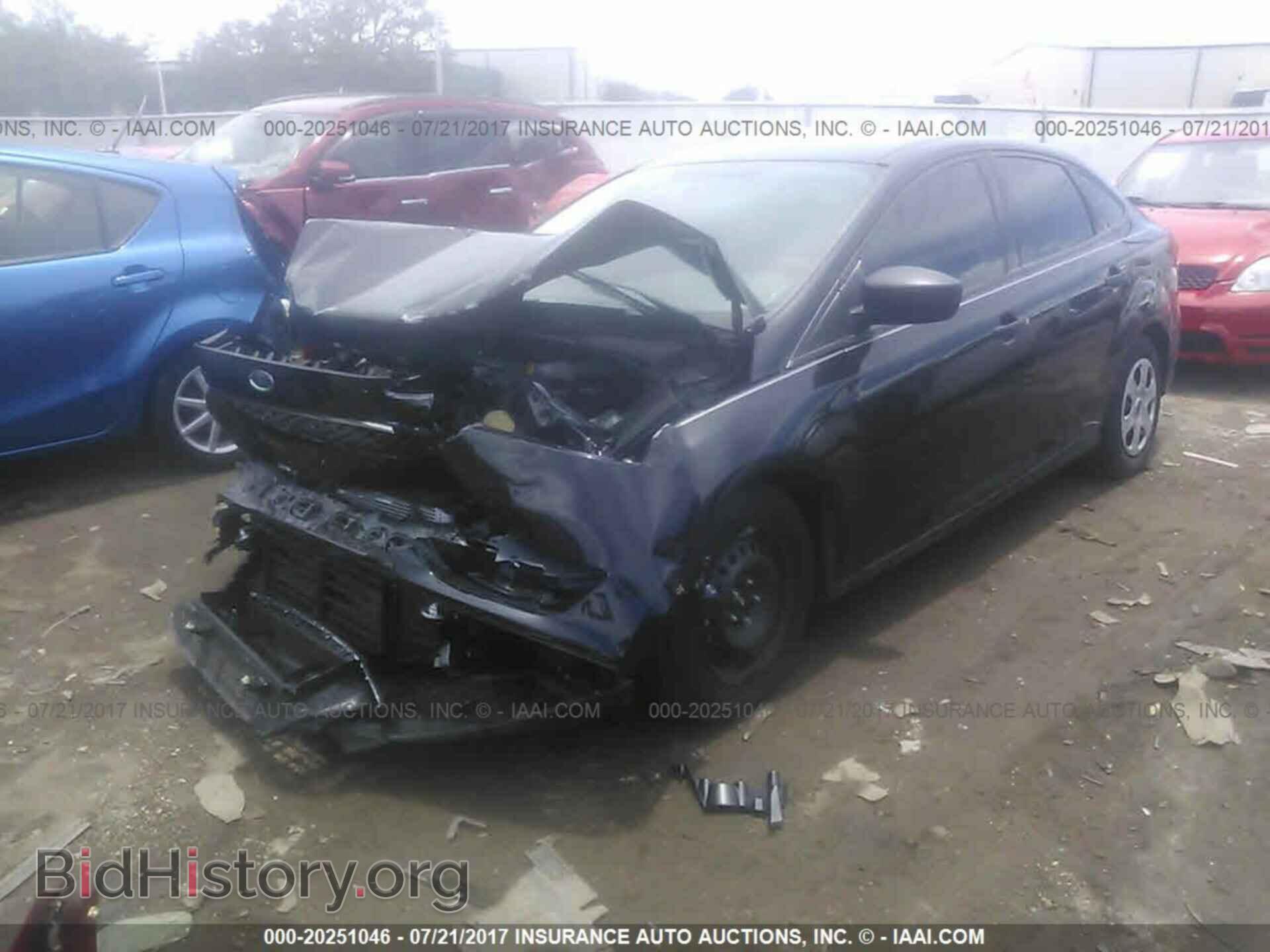 2017 Ford Focus - VIN: 1FADP3E23HL256691 - Фото 2