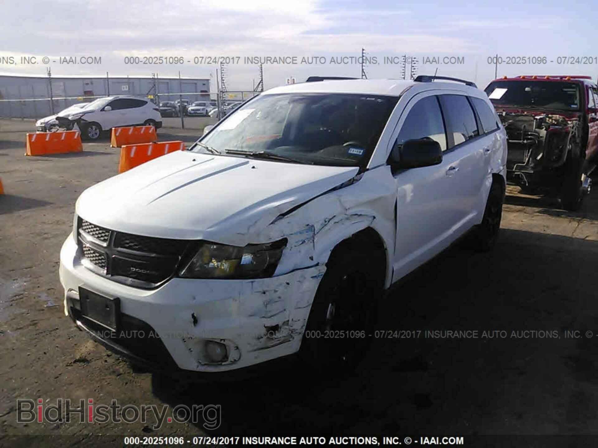 2017 Dodge Journey - VIN: 3C4PDCBB0HT552390 - Фото 2
