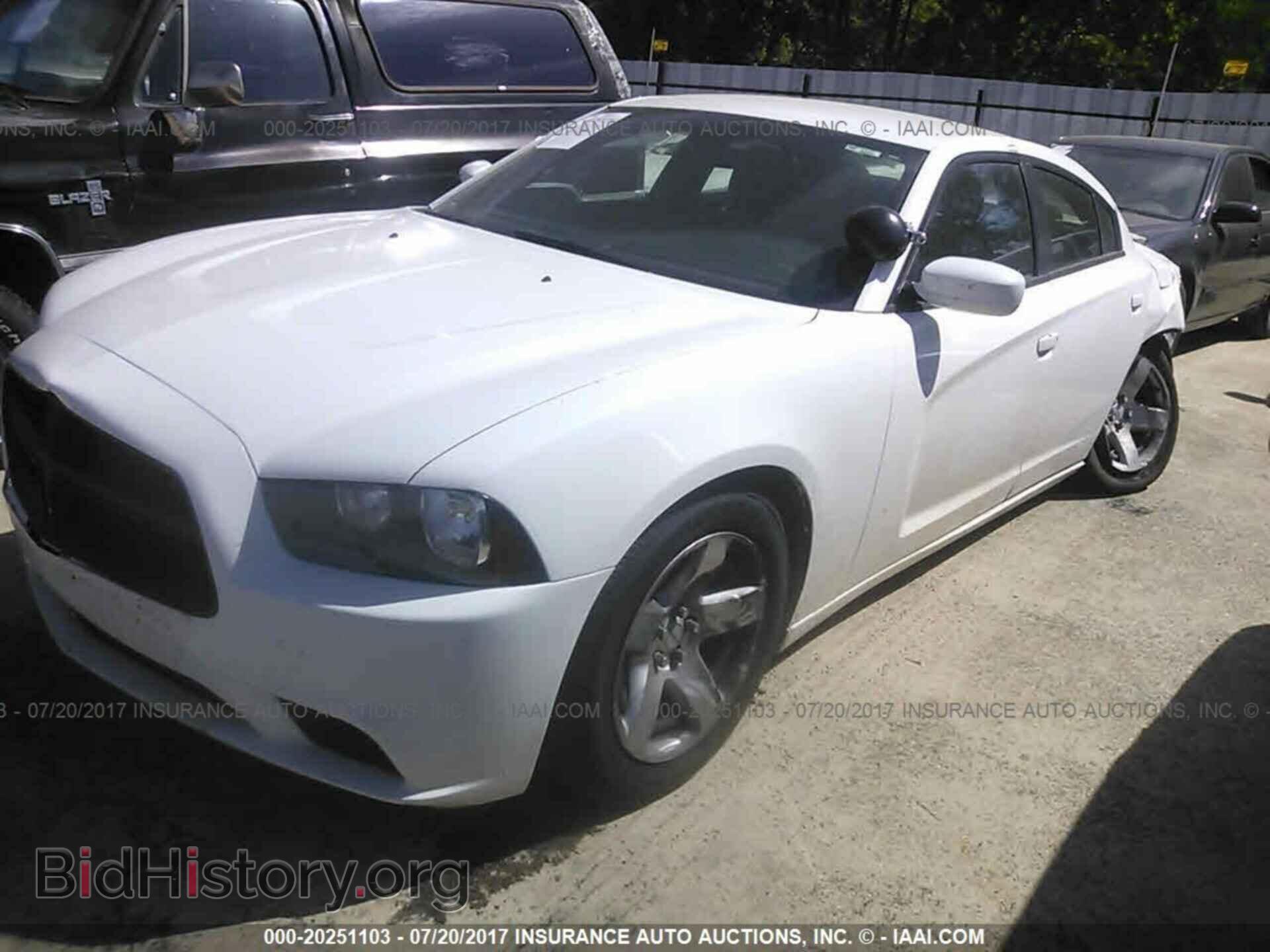2013 Dodge Charger - VIN: 2C3CDXAT6DH610459 - Фото 2