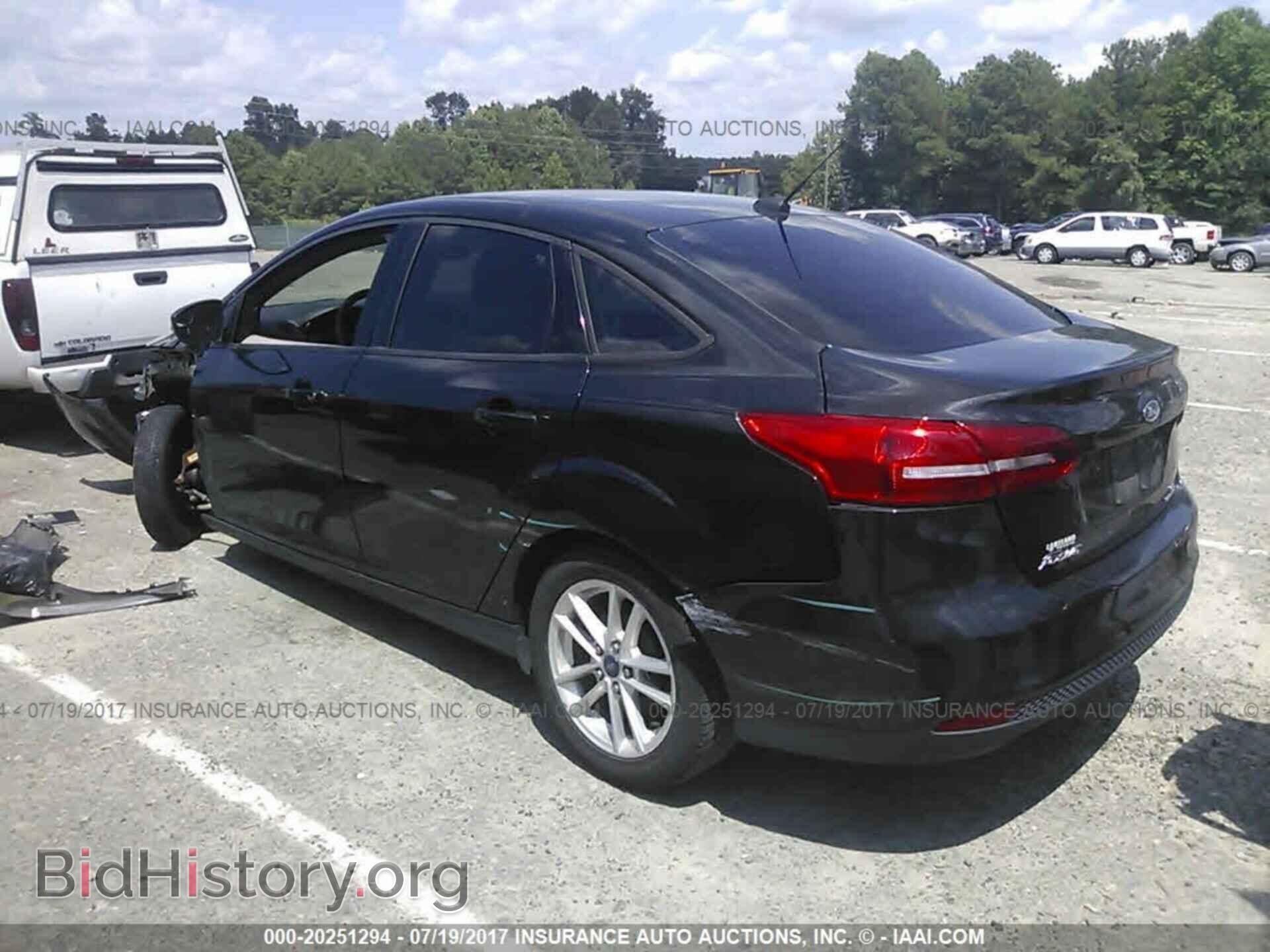 2015 Ford Focus - VIN: 1FADP3F2XFL206673 - Photo 3