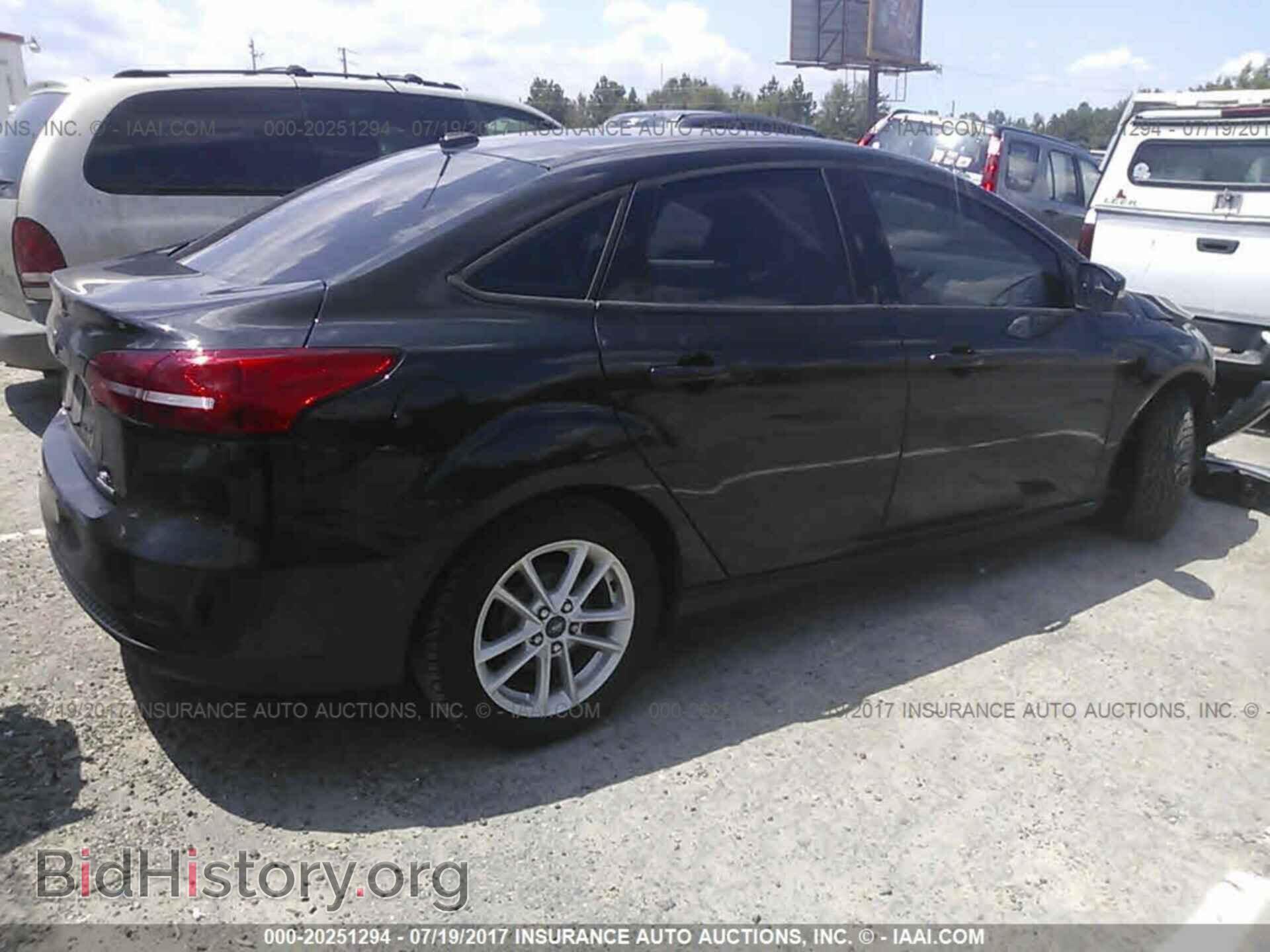 2015 Ford Focus - VIN: 1FADP3F2XFL206673 - Photo 4