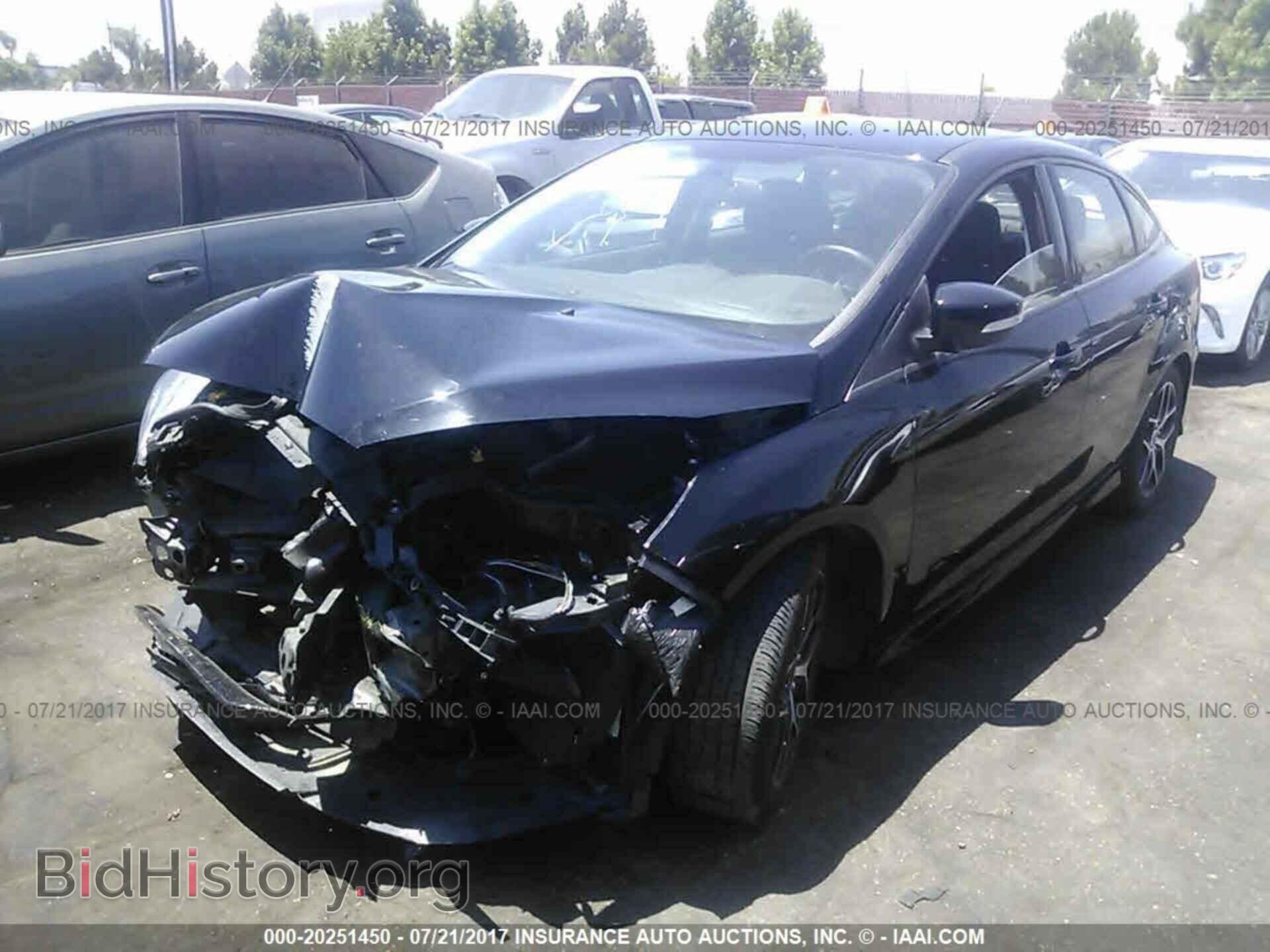 2016 Ford Focus - VIN: 1FADP3F26GL324950 - Photo 2