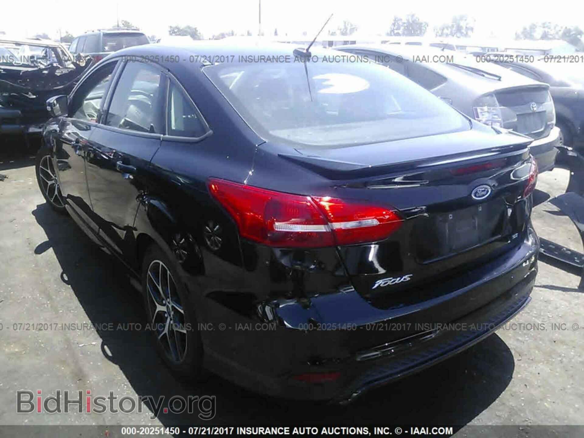 2016 Ford Focus - VIN: 1FADP3F26GL324950 - Photo 3
