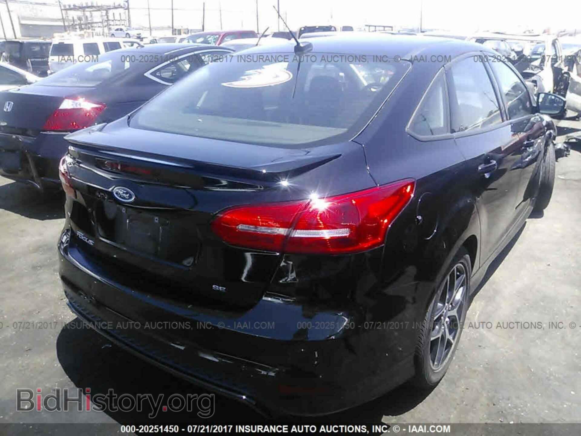 2016 Ford Focus - VIN: 1FADP3F26GL324950 - Photo 4