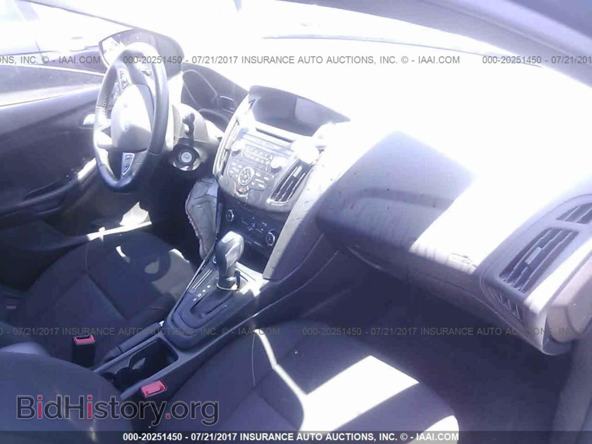 2016 Ford Focus - VIN: 1FADP3F26GL324950 - Photo 5