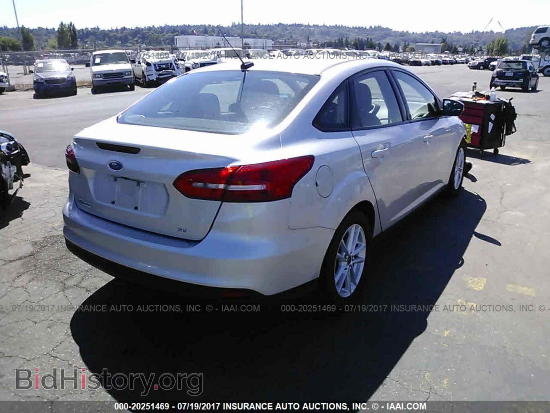 2015 Ford Focus - VIN: 1FADP3F2XFL282717 - Photo 4