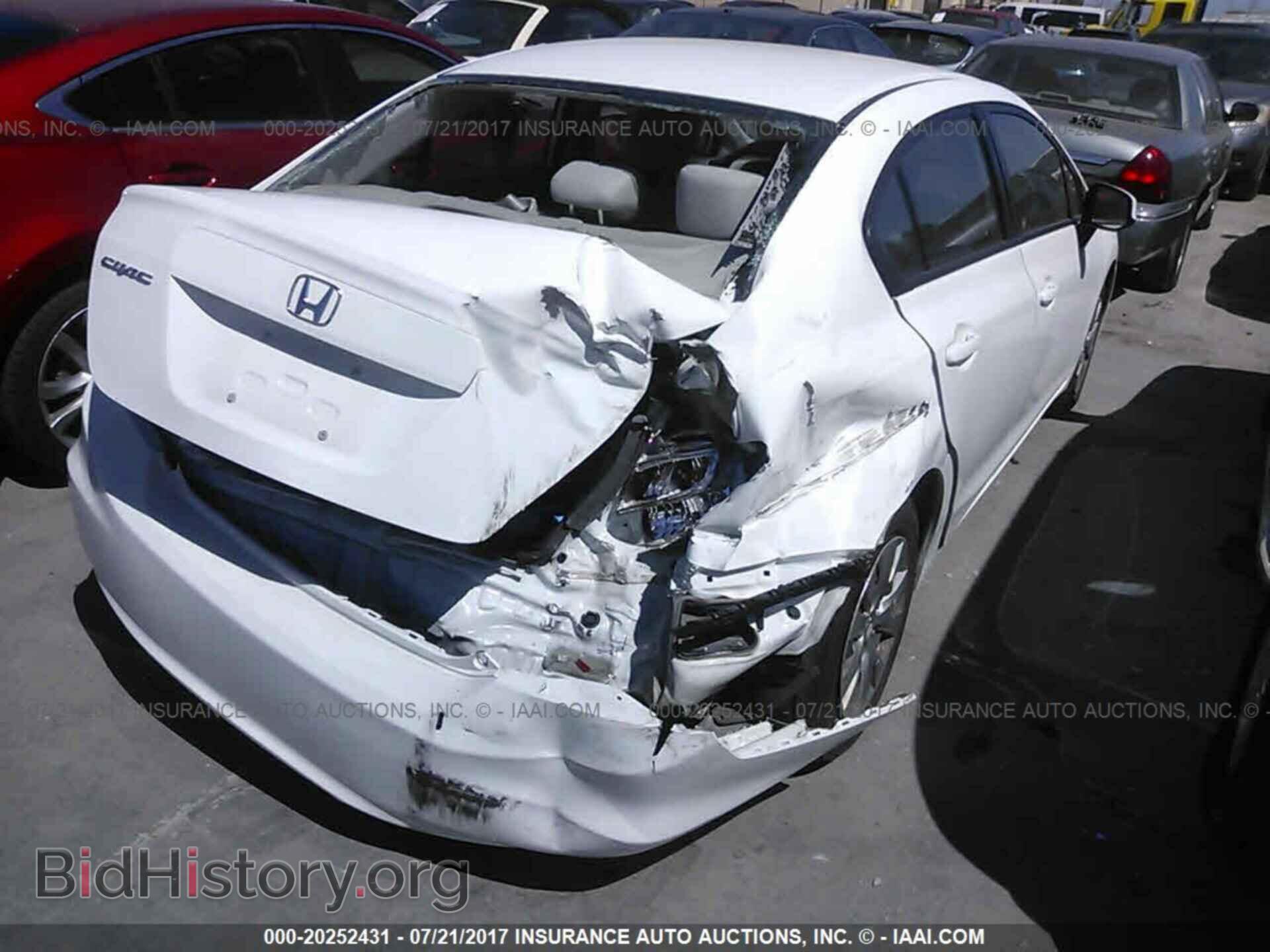 2012 Honda Civic - VIN: 2HGFB2F51CH609652 - Photo 4