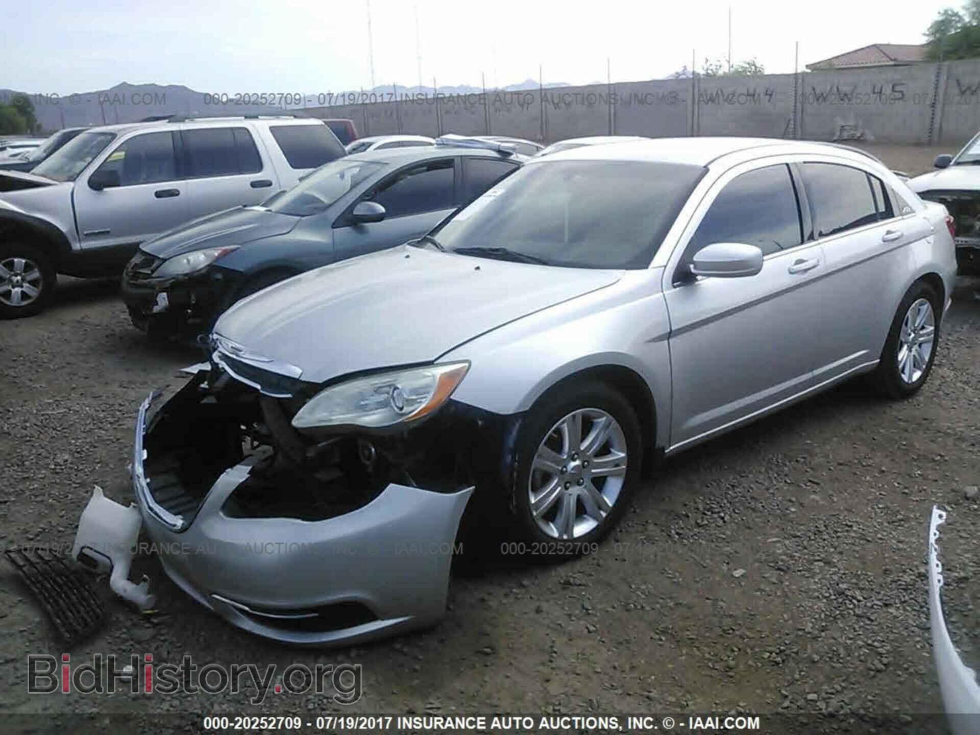 2012 Chrysler 200 - VIN: 1C3CCBBB2CN262810 - Photo 2