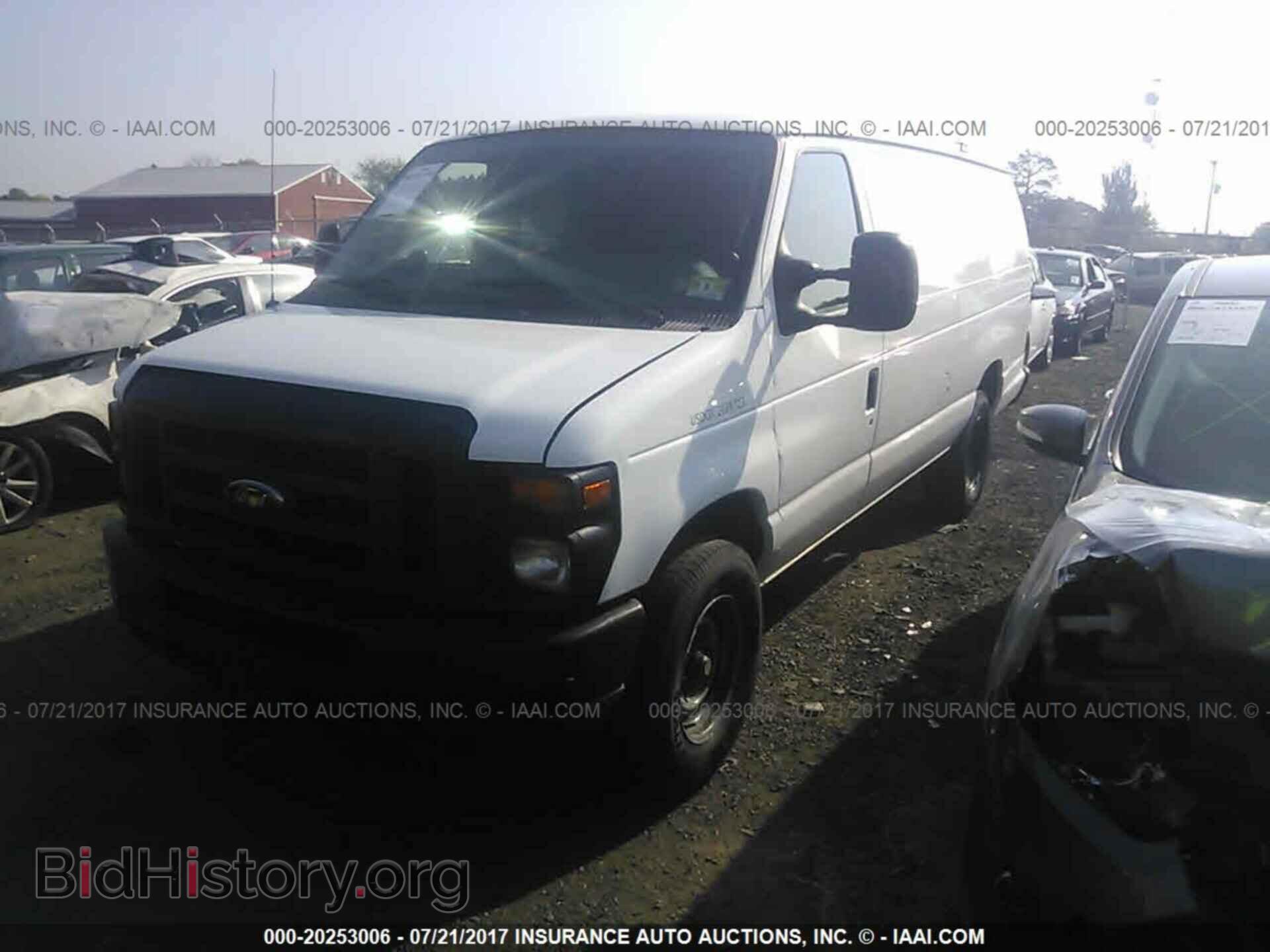 2011 Ford Econoline - VIN: 1FTSS3EL5BDA80981 - Фото 2
