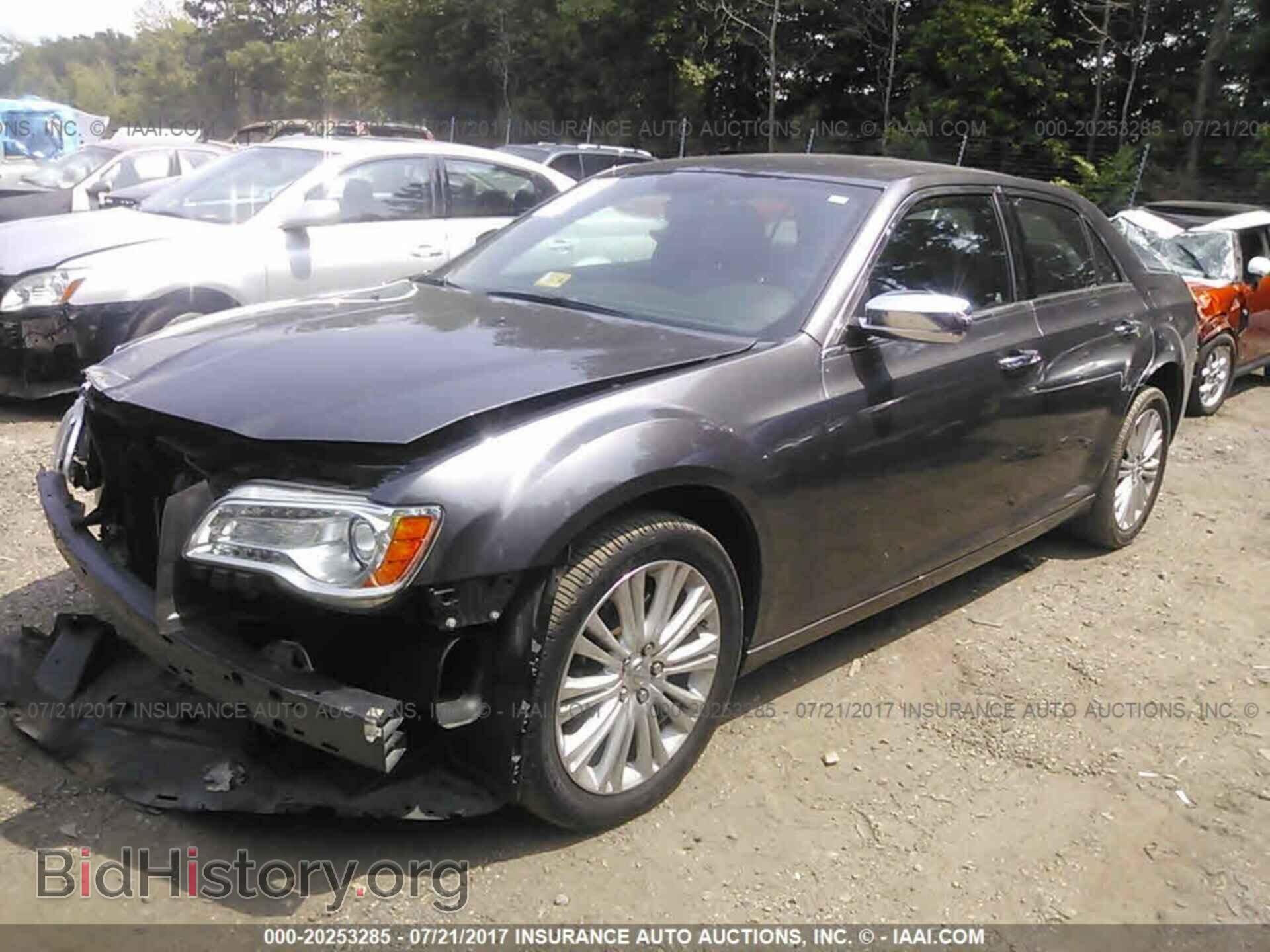 2014 Chrysler 300c - VIN: 2C3CCAKG2EH211714 - Фото 2