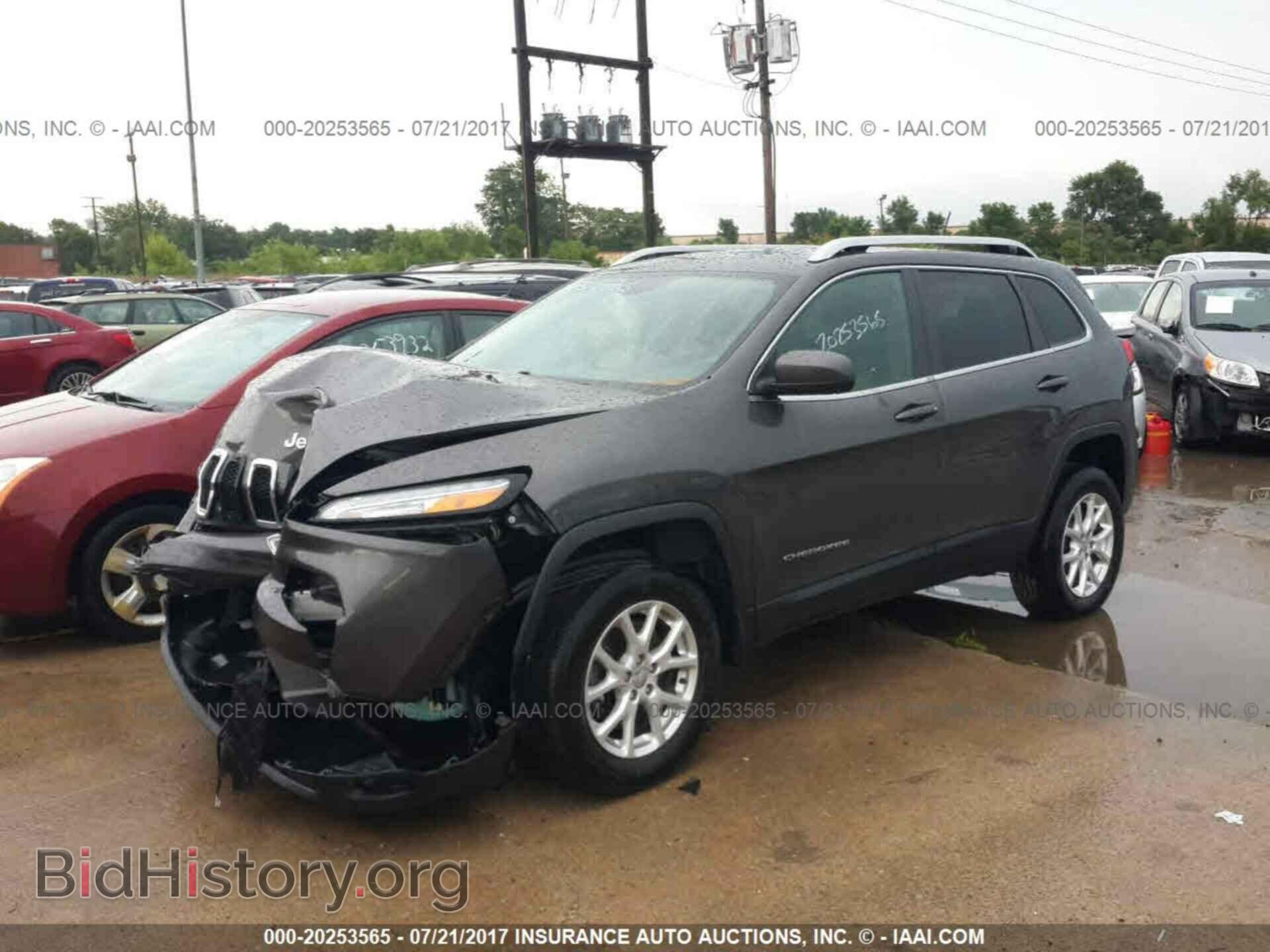 2014 Jeep Cherokee - VIN: 1C4PJMCB3EW138555 - Photo 2