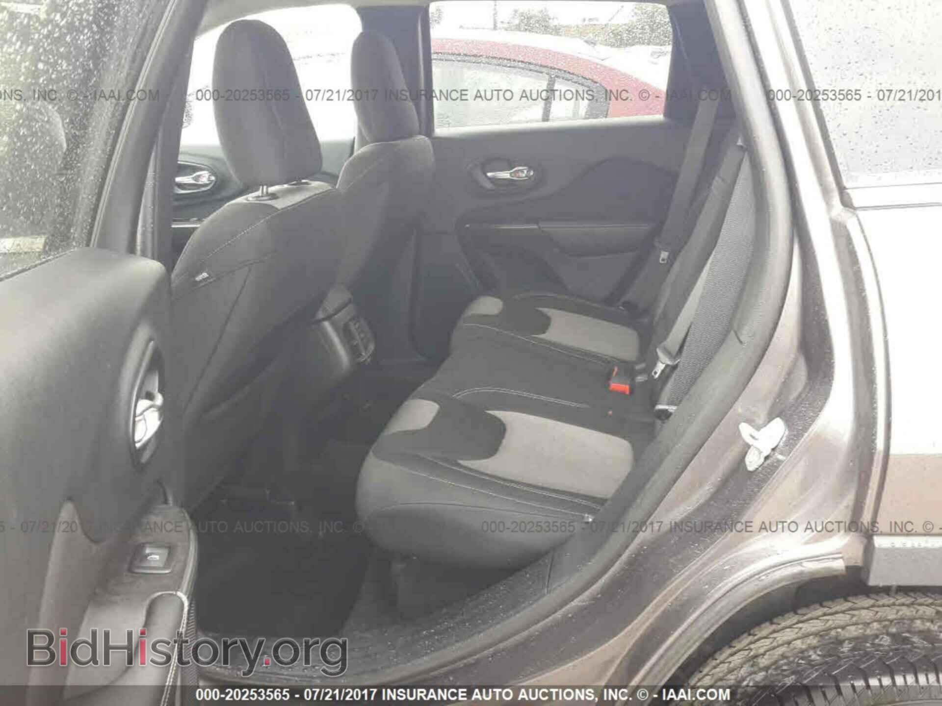 2014 Jeep Cherokee - VIN: 1C4PJMCB3EW138555 - Photo 8