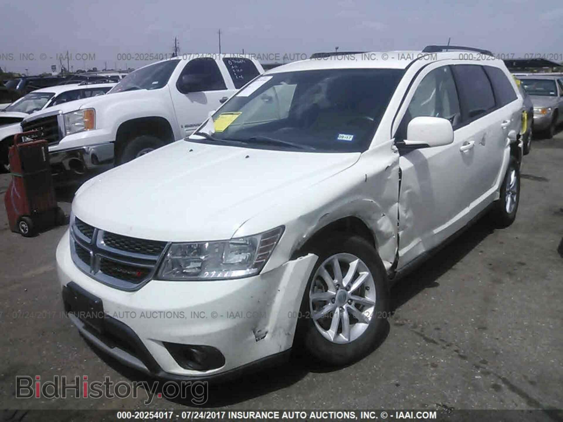 2014 Dodge Journey - VIN: 3C4PDCBG9ET142579 - Photo 2