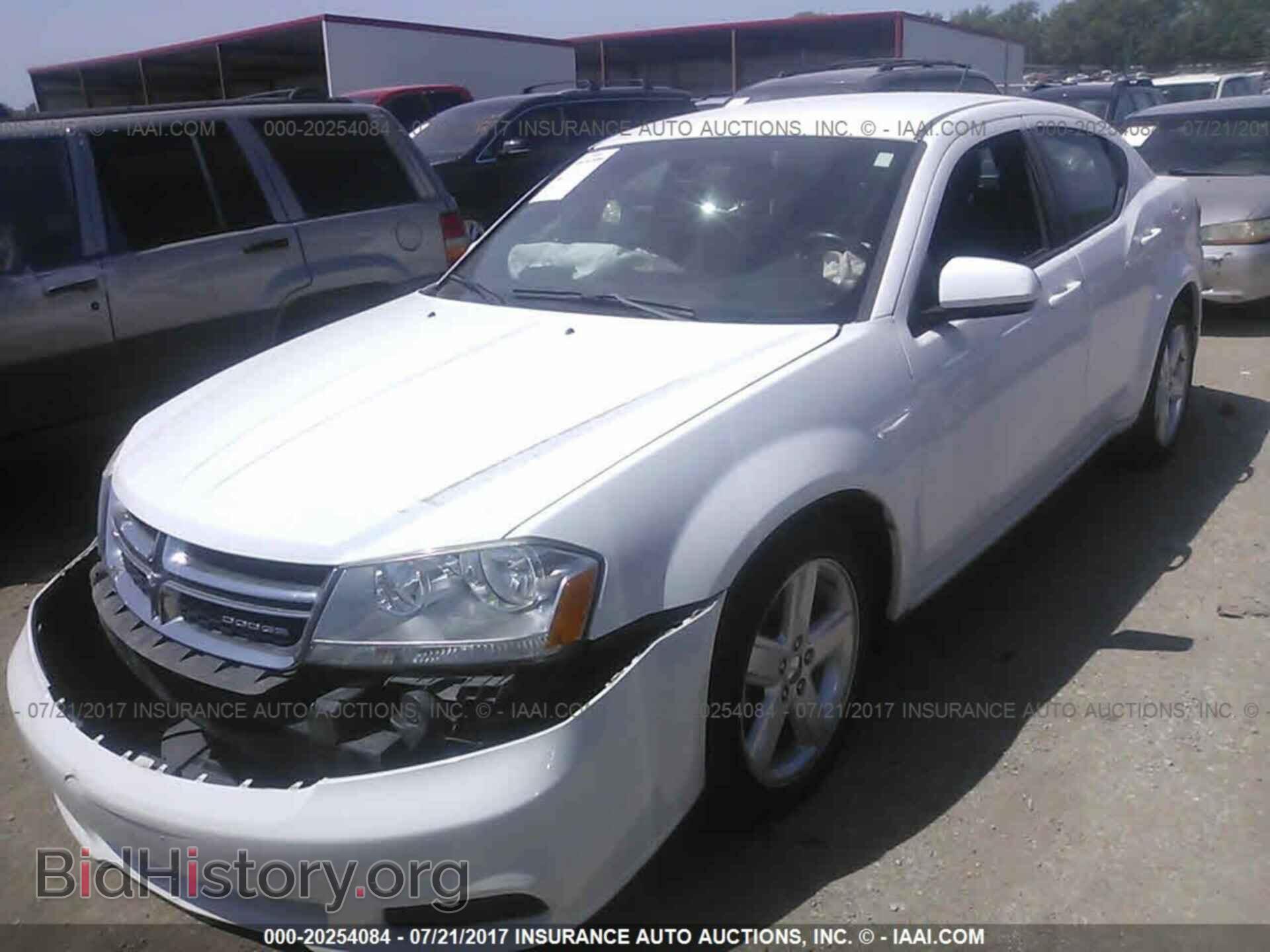 2011 Dodge Avenger - VIN: 1B3BD1FB9BN560957 - Photo 2