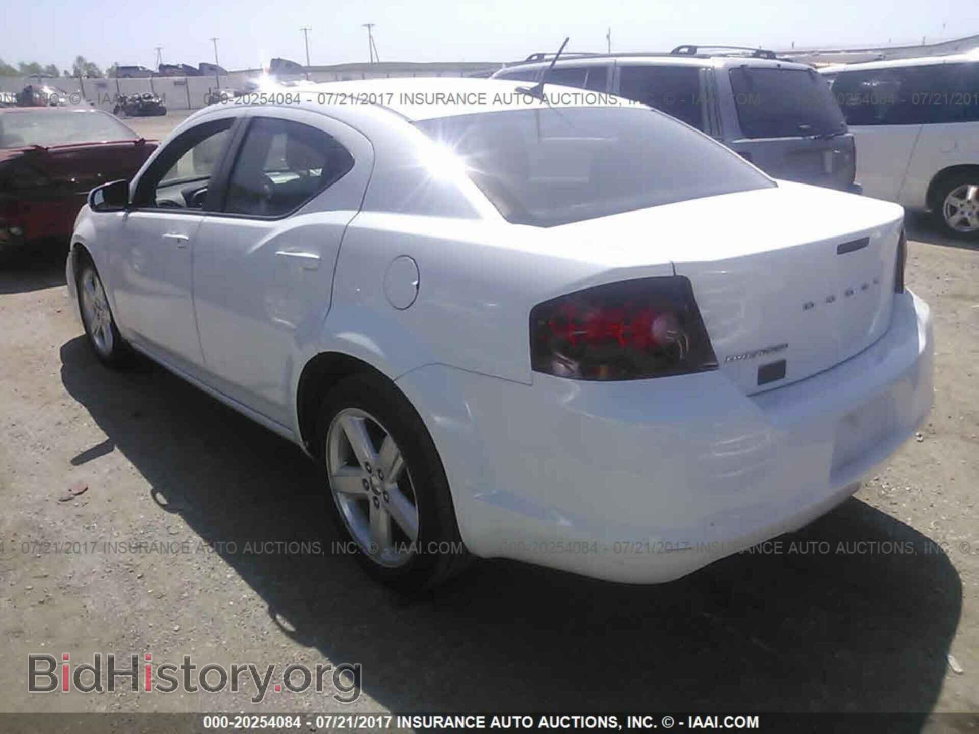 2011 Dodge Avenger - VIN: 1B3BD1FB9BN560957 - Photo 3