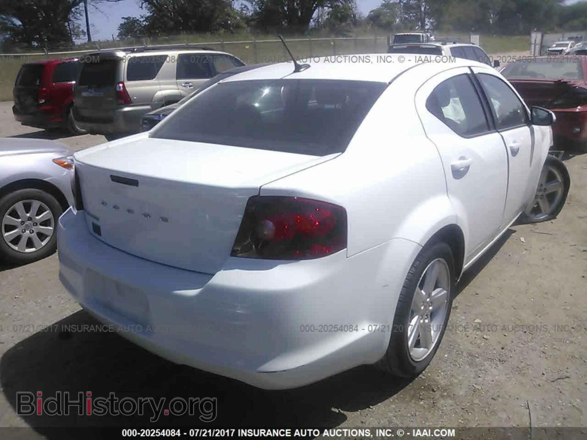 2011 Dodge Avenger - VIN: 1B3BD1FB9BN560957 - Photo 4