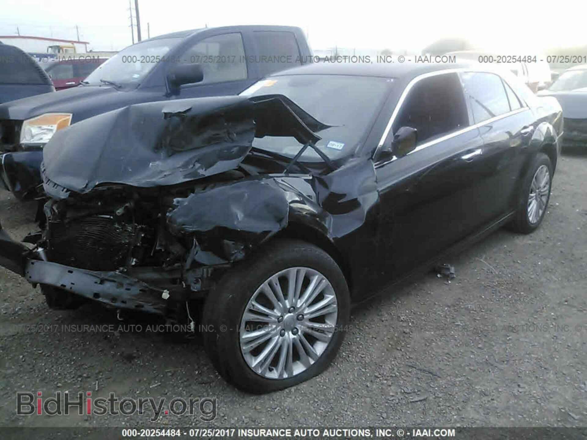 2013 Chrysler 300c - VIN: 2C3CCAKT9DH665454 - Фото 2