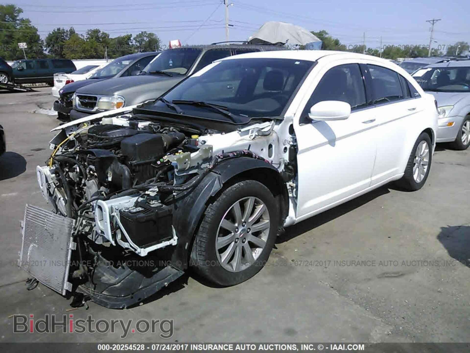 2014 Chrysler 200 - VIN: 1C3CCBBG5EN105996 - Photo 2