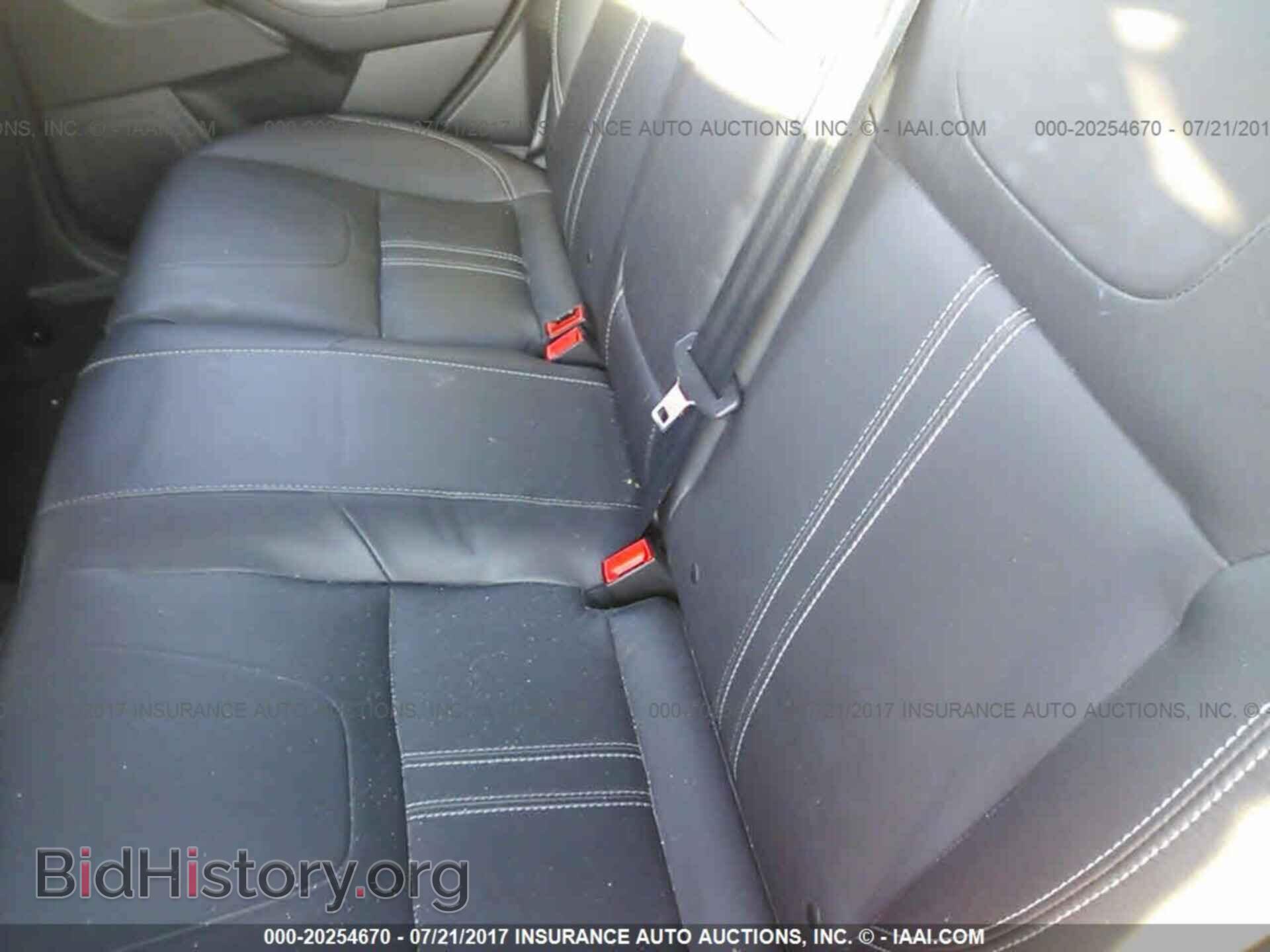 2012 Ford Focus - VIN: 1FAHP3M25CL301481 - Photo 8