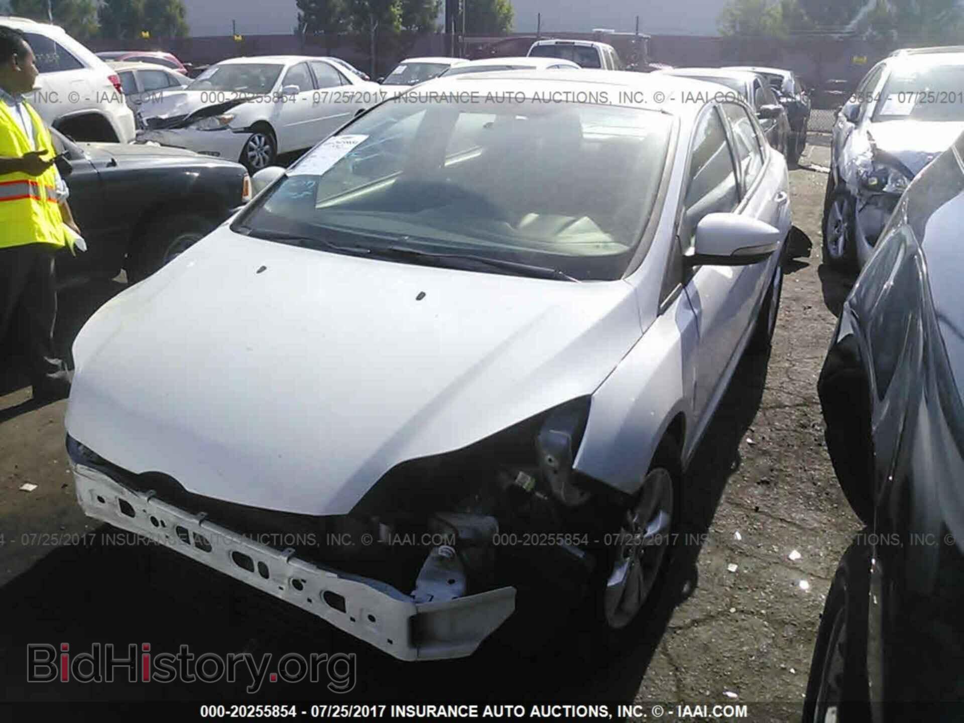 2014 Ford Focus - VIN: 1FADP3F2XEL156405 - Photo 2