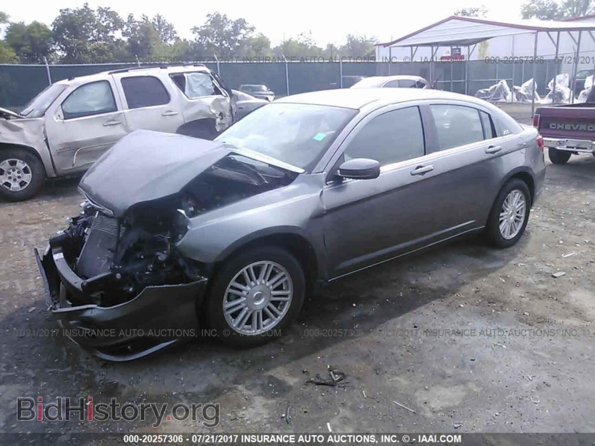 2013 Chrysler 200 - VIN: 1C3CCBBB4DN688970 - Photo 2