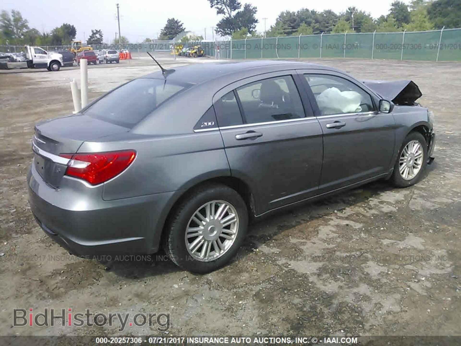 2013 Chrysler 200 - VIN: 1C3CCBBB4DN688970 - Photo 4