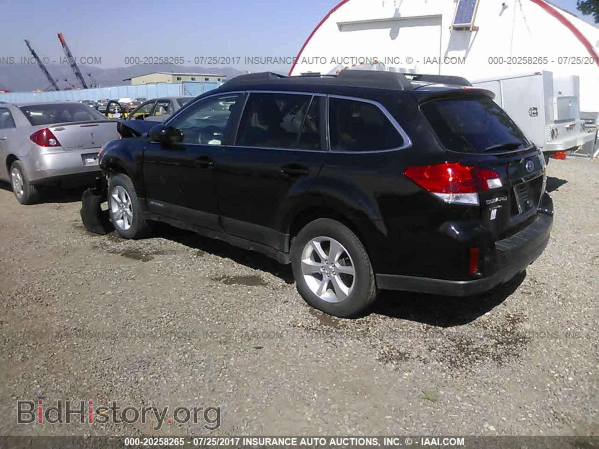 2014 Subaru Outback - VIN: 4S4BRBLCXE3324266 - Фото 3