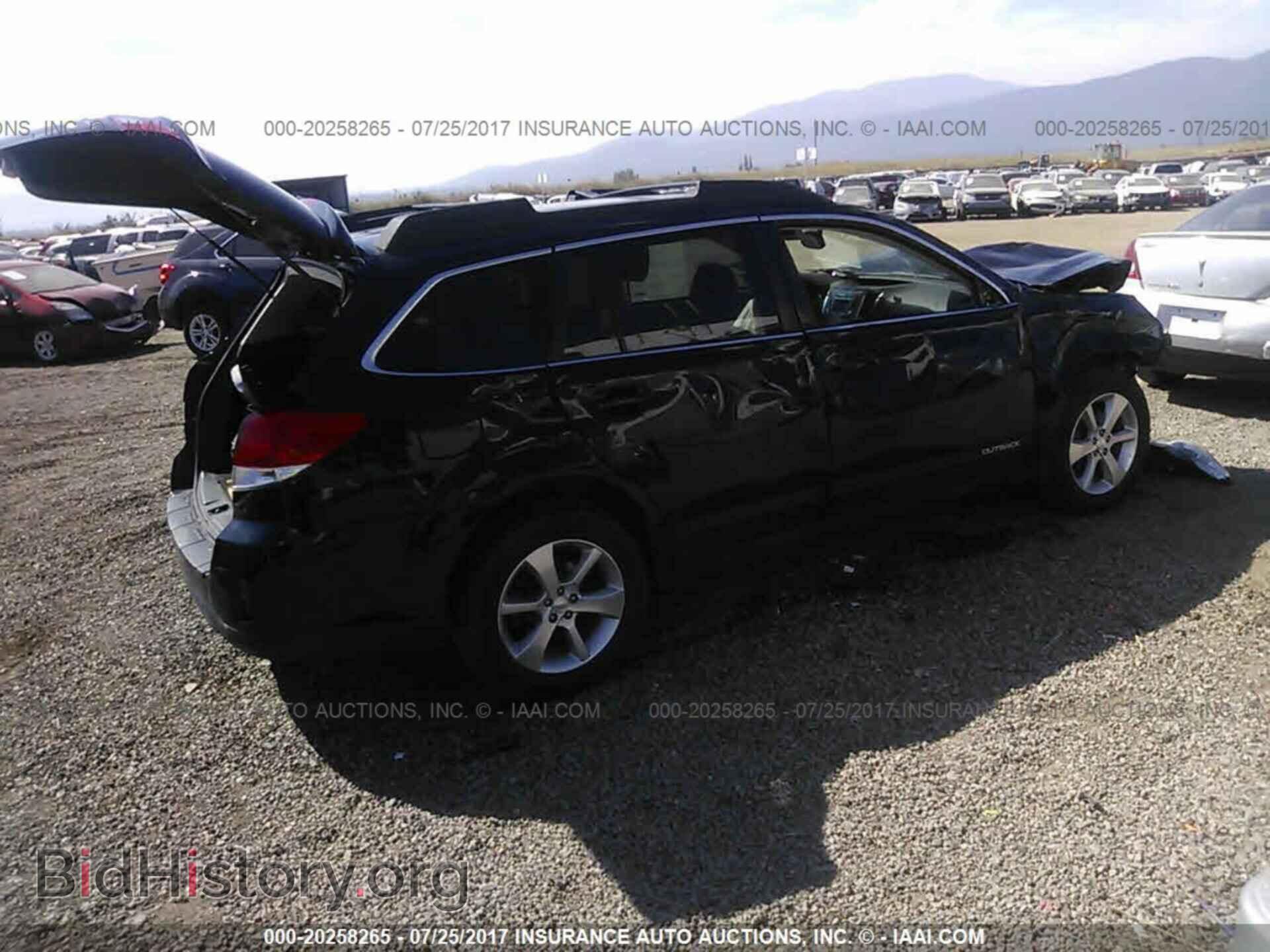 2014 Subaru Outback - VIN: 4S4BRBLCXE3324266 - Фото 4