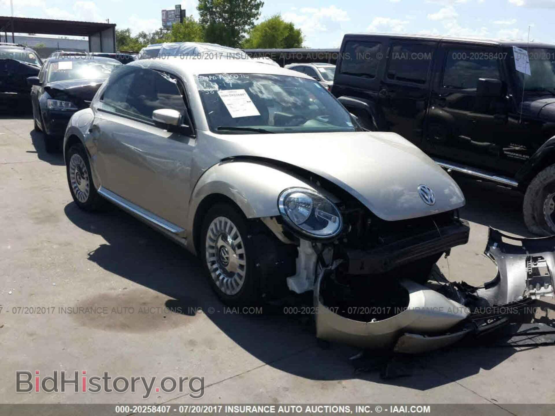 Photo 3VWJ07AT8EM661783 - Volkswagen Beetle 2014