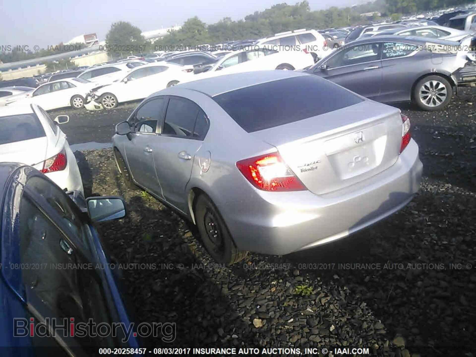 2012 Honda Civic - VIN: 2HGFB2F57CH326785 - Photo 3