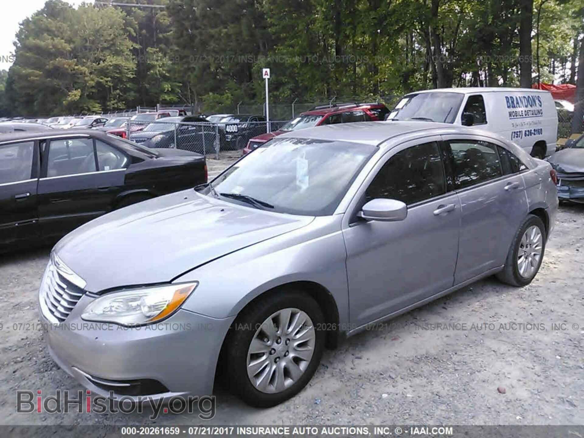 2013 Chrysler 200 - VIN: 1C3CCBAB5DN641075 - Фото 2