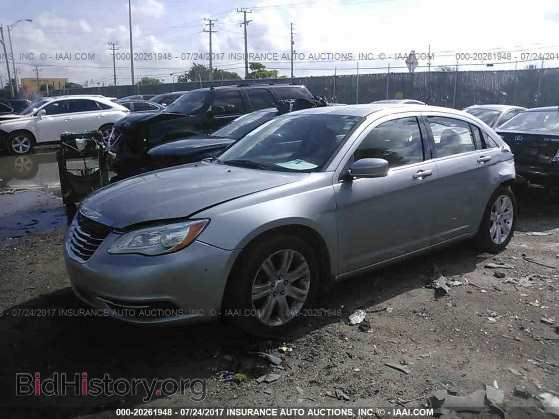 2013 Chrysler 200 - VIN: 1C3CCBAB7DN762304 - Фото 2