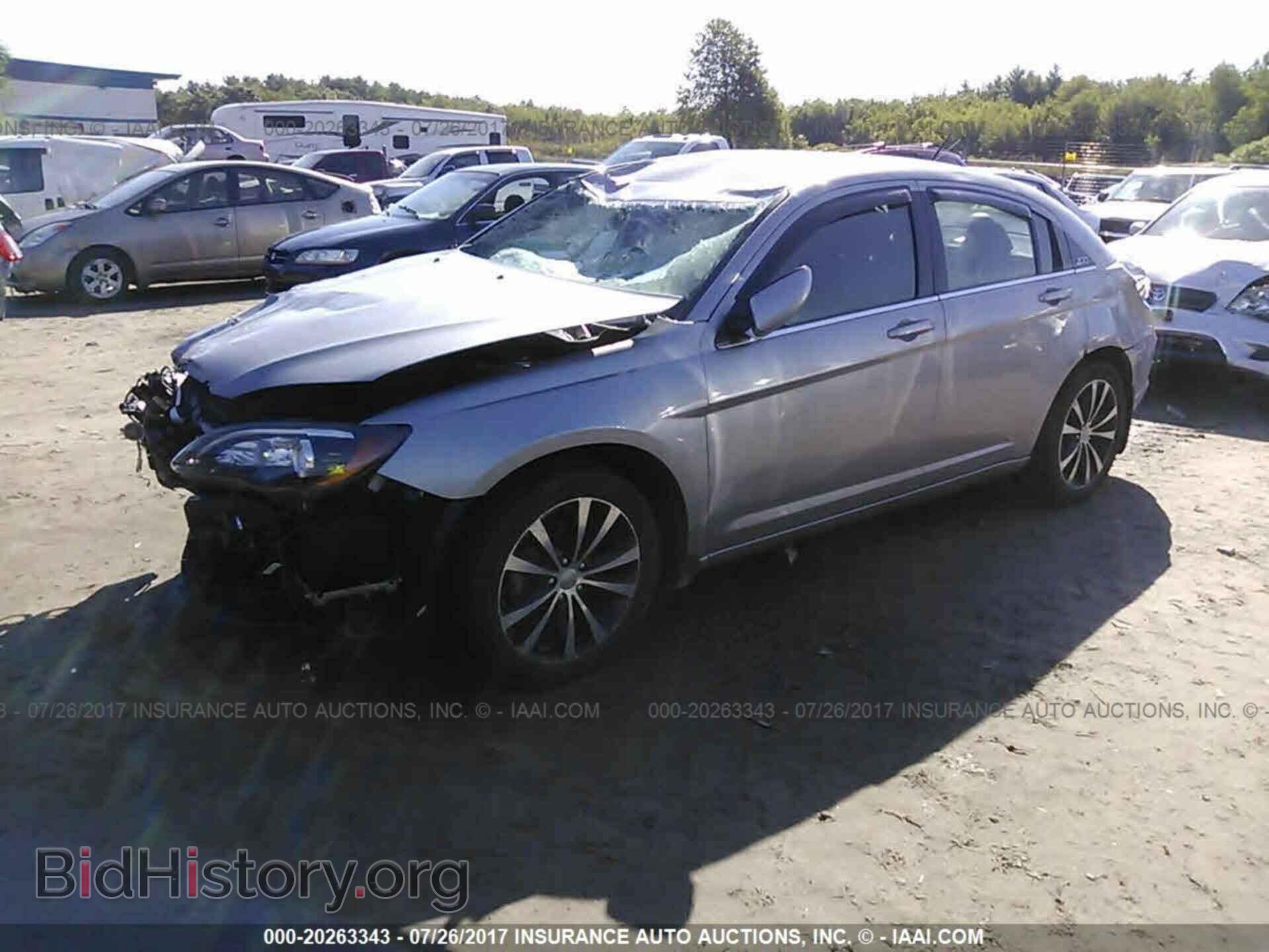 2014 Chrysler 200 - VIN: 1C3CCBBG9EN193225 - Фото 2