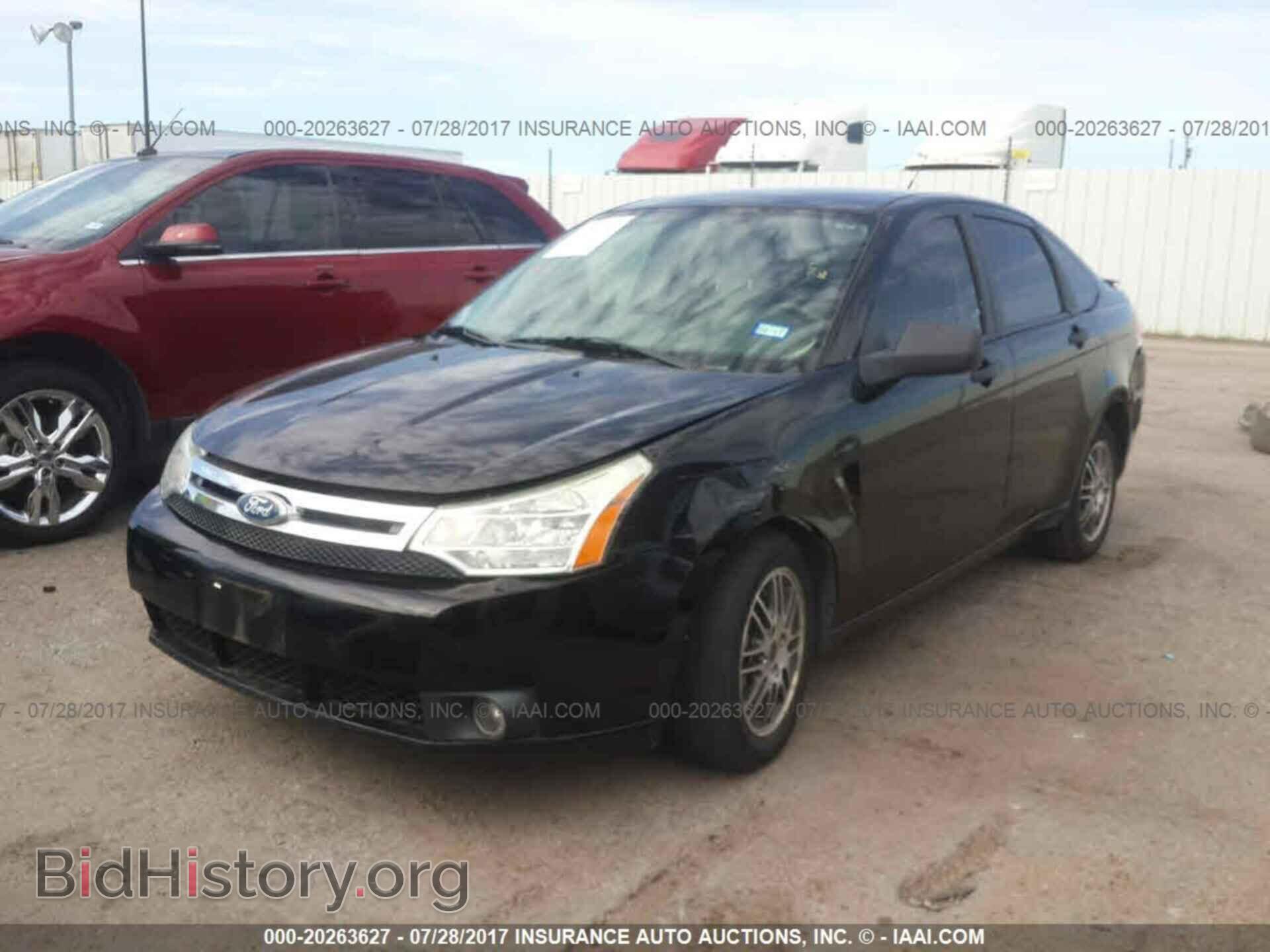 2011 Ford Focus - VIN: 1FAHP3FN1BW182669 - Фото 2