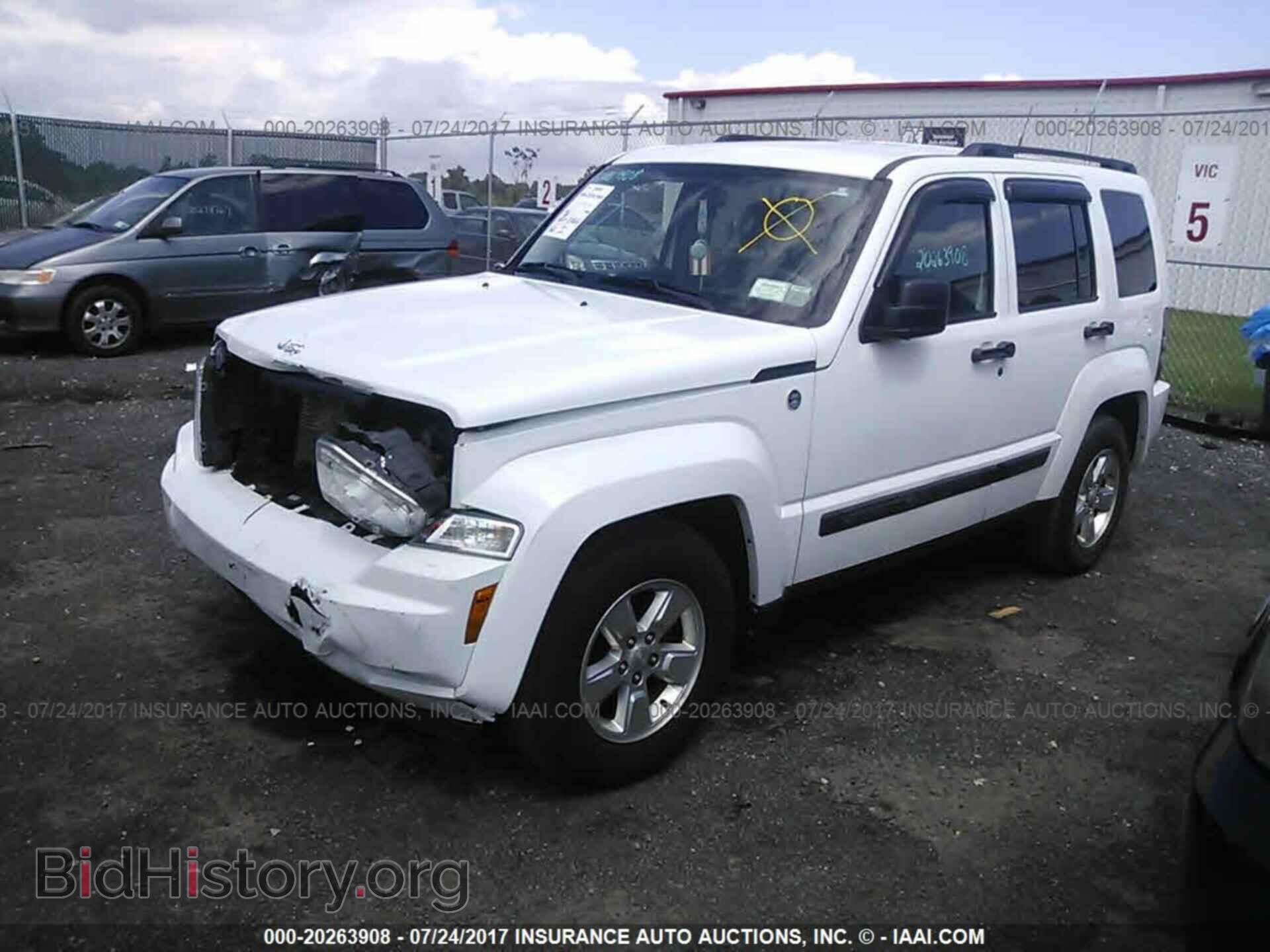 2011 Jeep Liberty - VIN: 1J4PN2GK2BW569199 - Фото 2