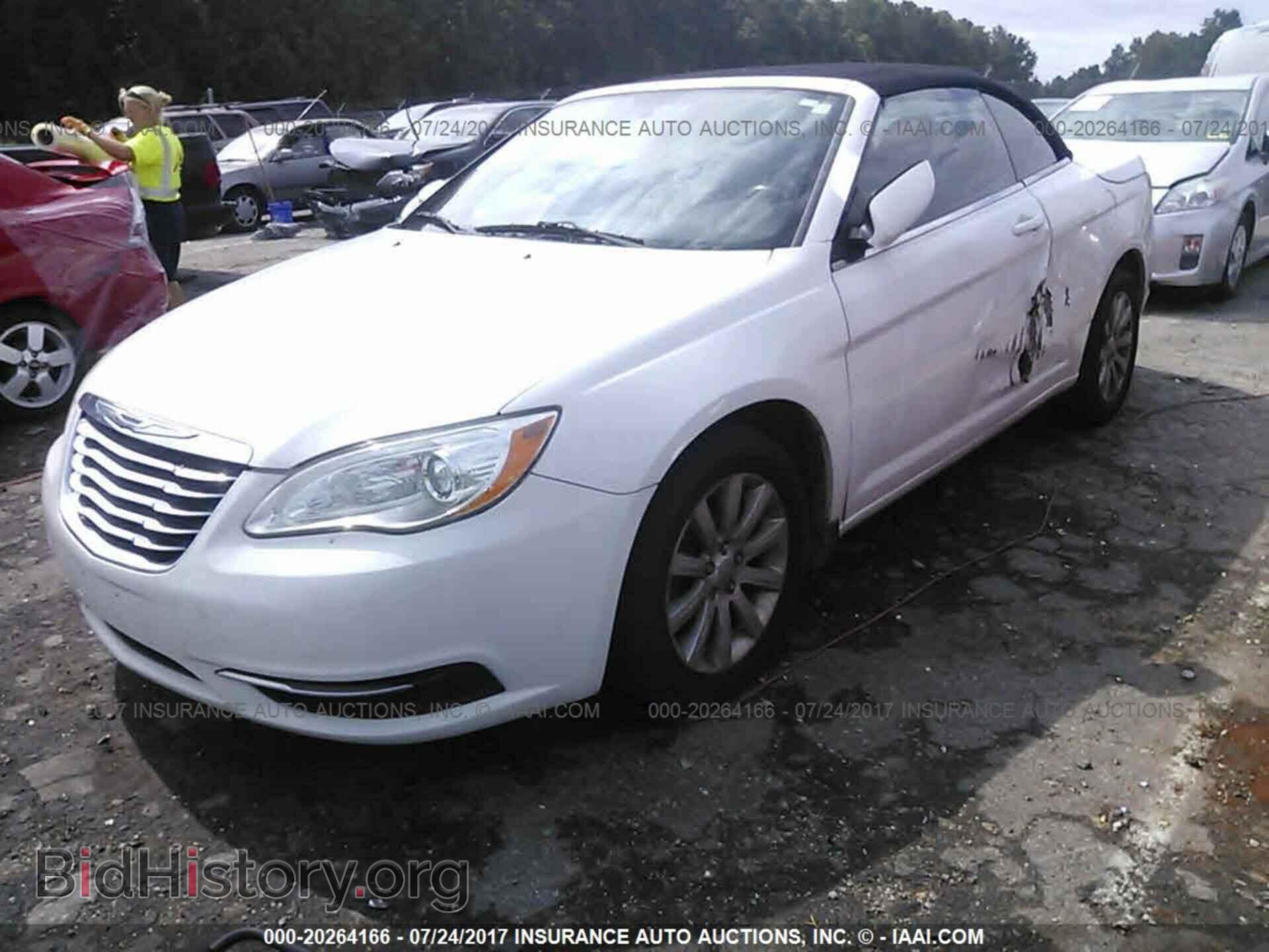 2012 Chrysler 200 - VIN: 1C3BCBEB4CN126623 - Фото 2