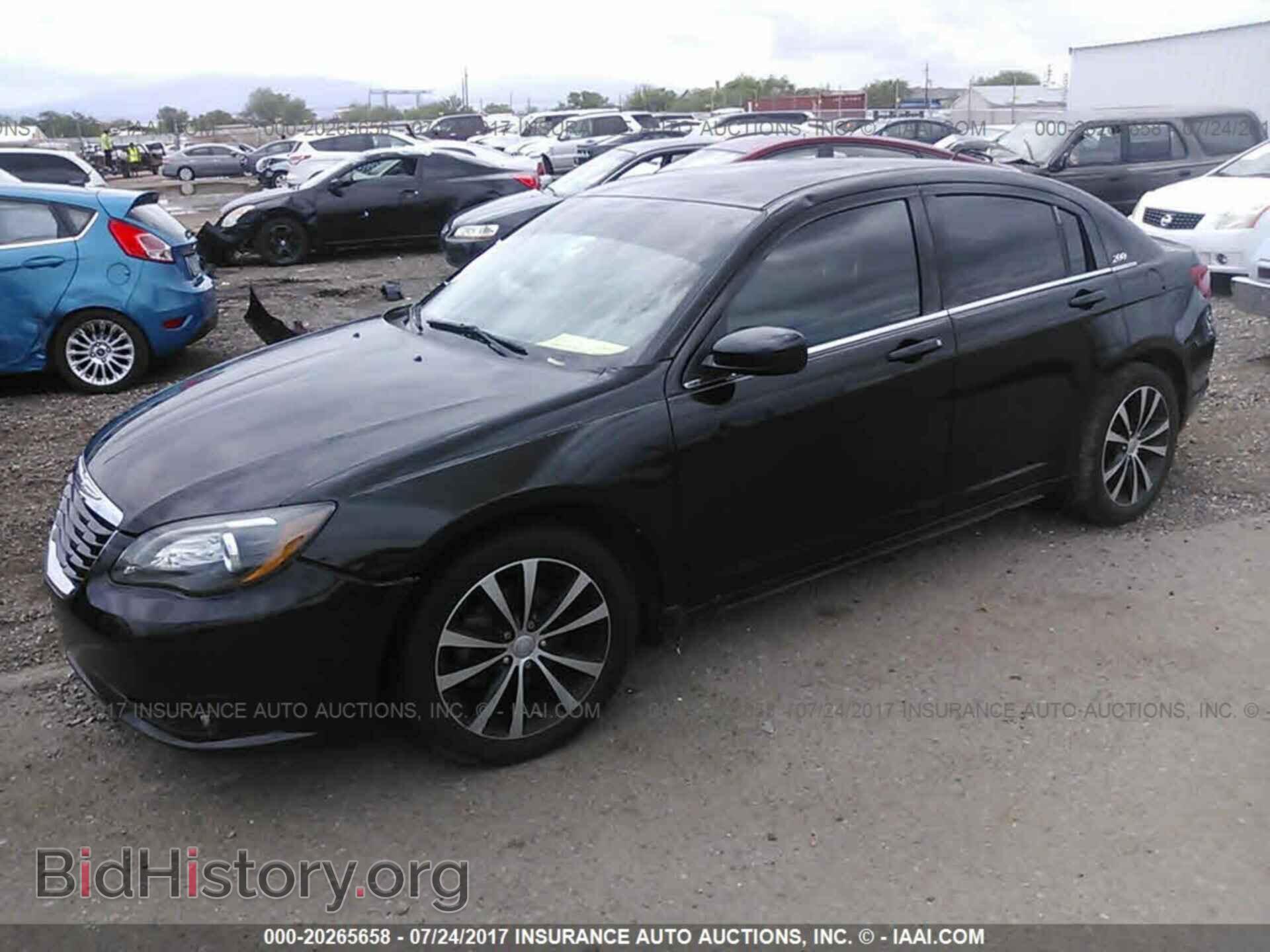 2013 Chrysler 200 - VIN: 1C3CCBCG8DN597839 - Photo 2