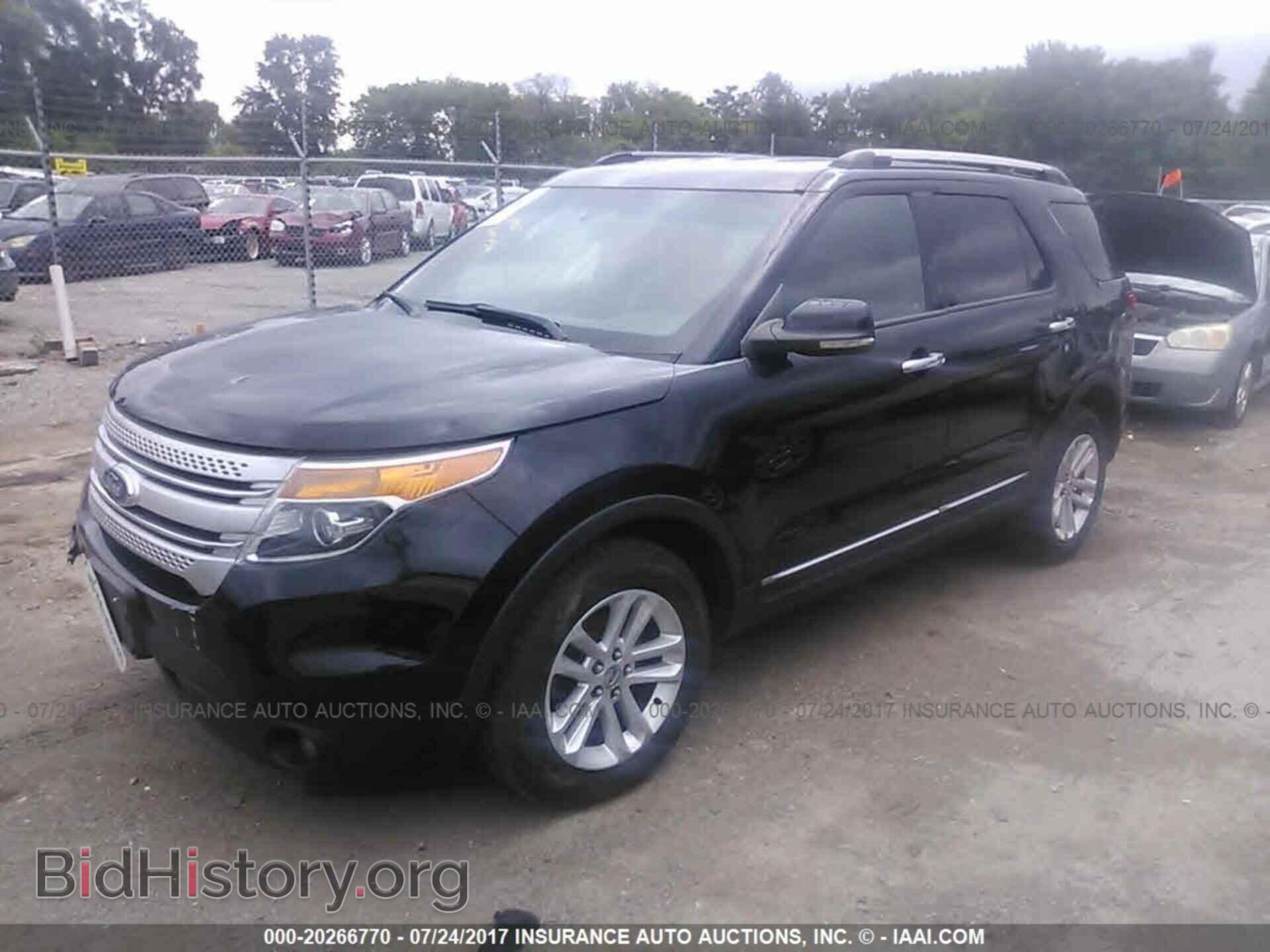 2011 Ford Explorer - VIN: 1FMHK8D88BGA81556 - Фото 2