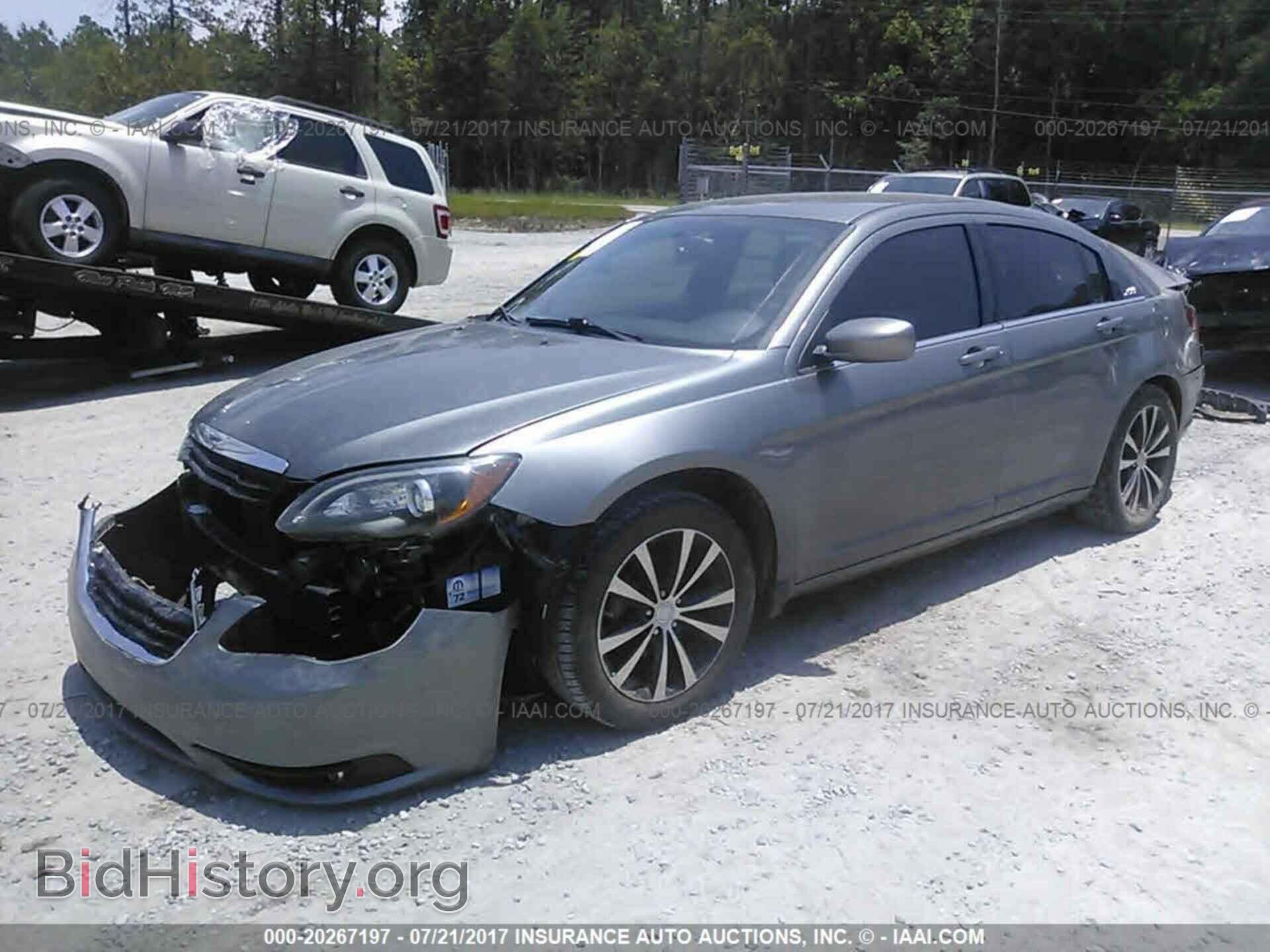 2013 Chrysler 200 - VIN: 1C3CCBBB8DN549831 - Photo 2