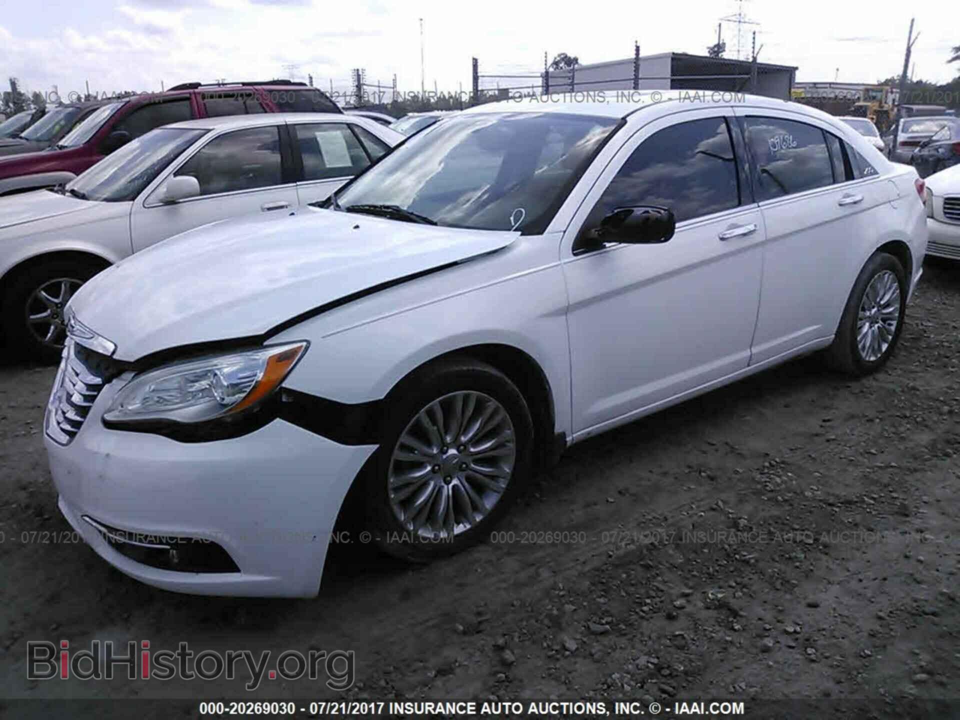 2011 Chrysler 200 - VIN: 1C3BC2FG3BN618665 - Фото 2