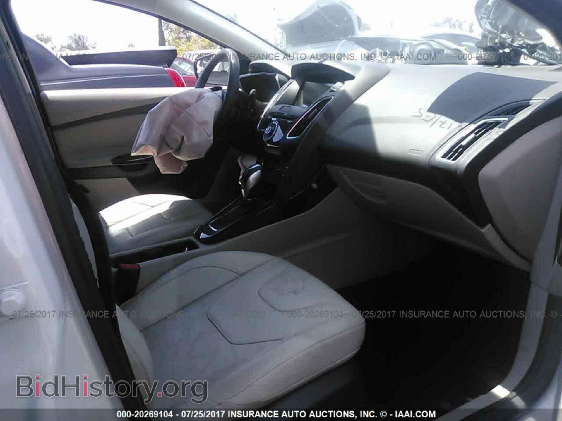 2016 Ford Focus - VIN: 1FADP3R42GL203250 - Photo 5