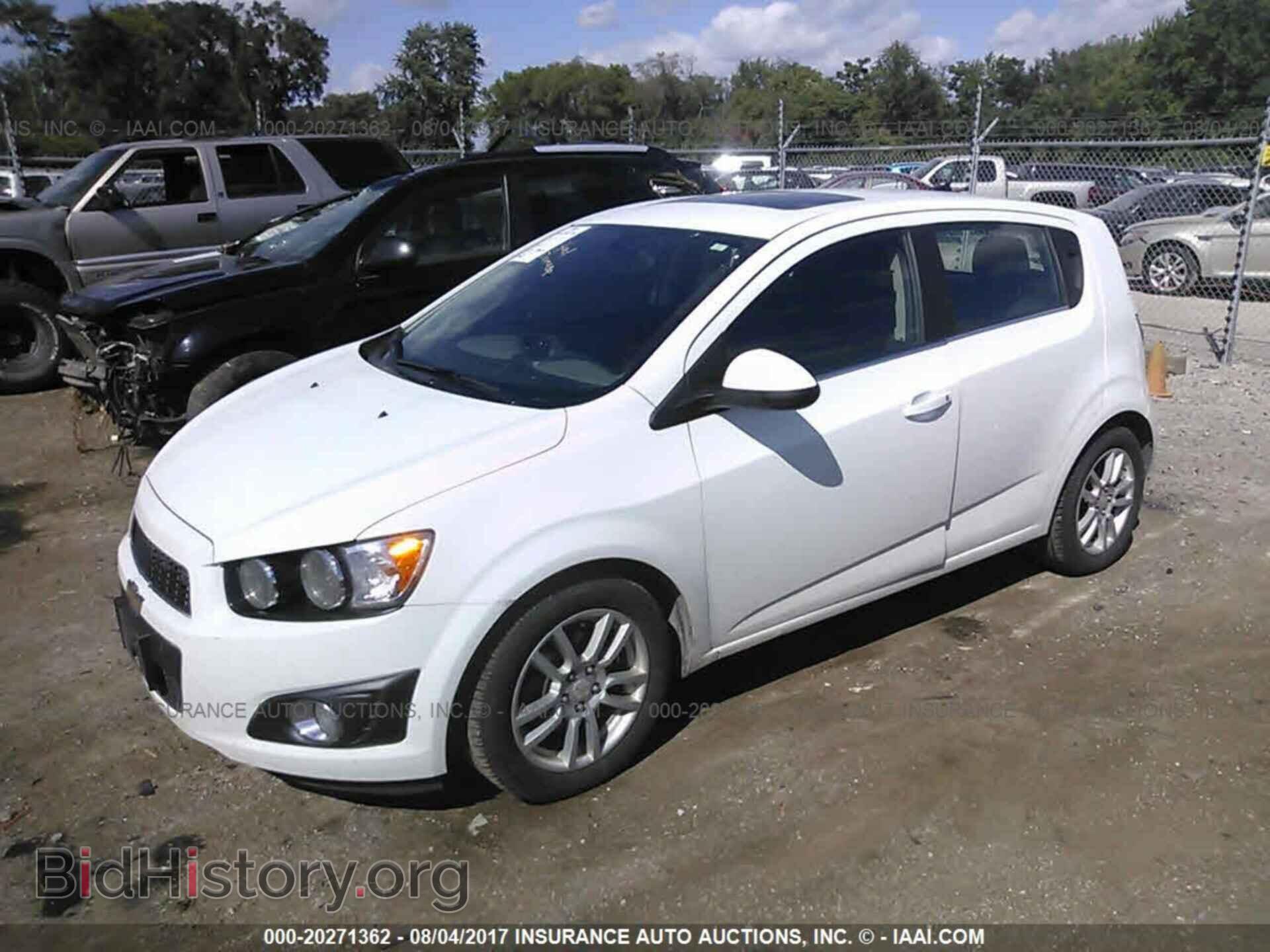 2014 Chevrolet Sonic - VIN: 1G1JC6SB4E4243011 - Фото 2