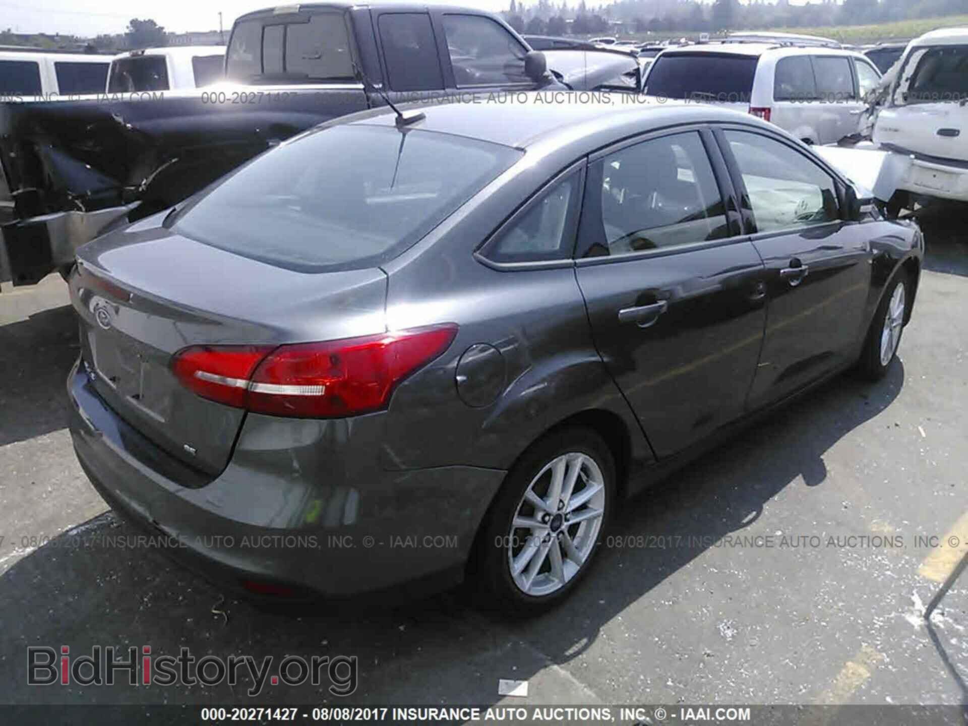 2015 Ford Focus - VIN: 1FADP3F27FL358653 - Photo 4