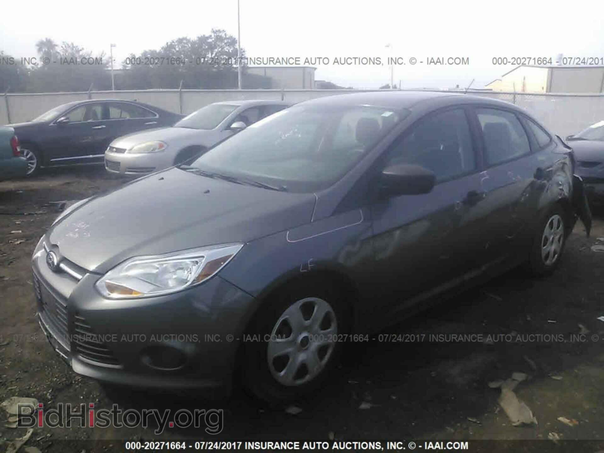 2012 Ford Focus - VIN: 1FAHP3E2XCL445493 - Photo 2