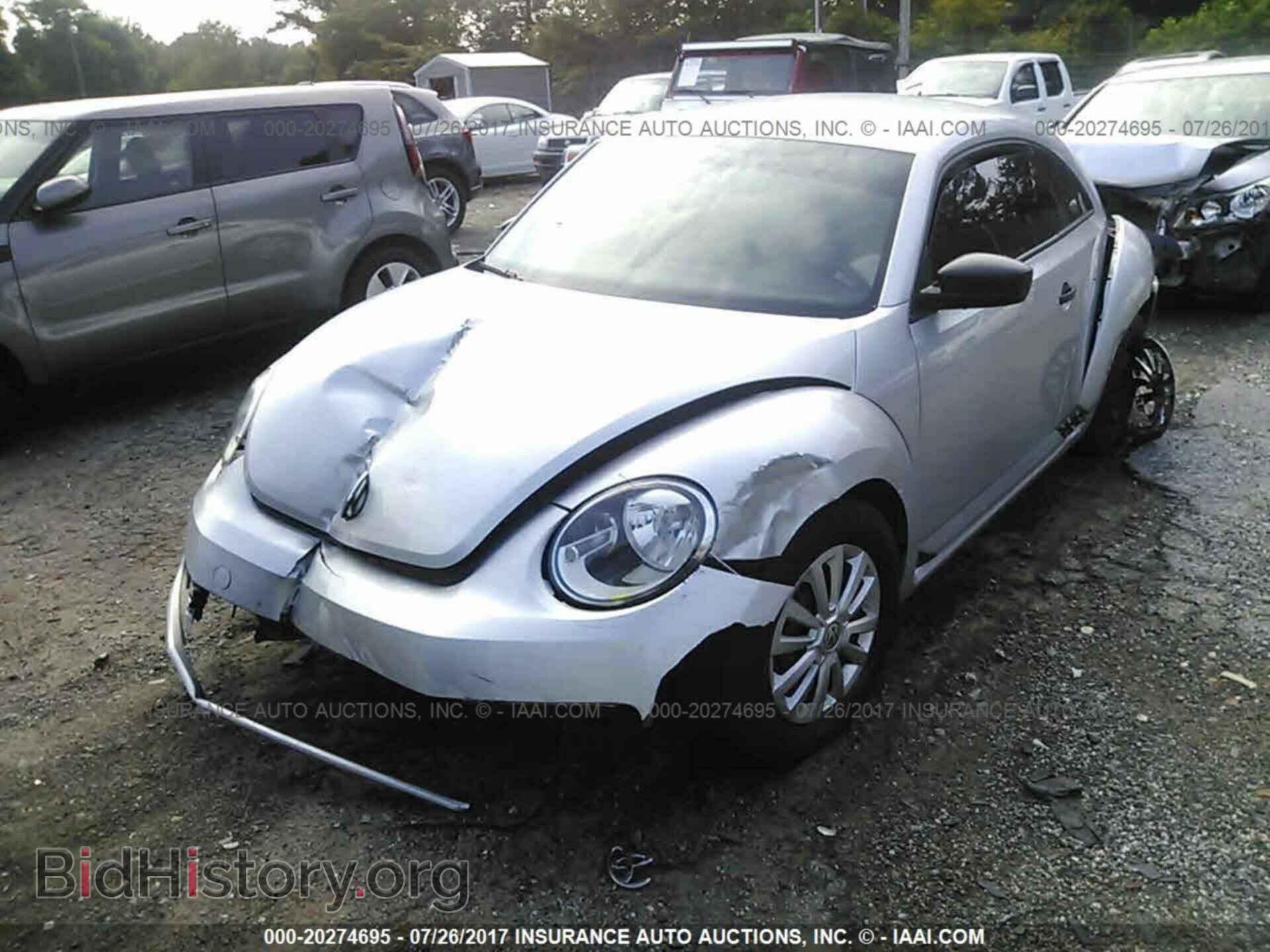2012 Volkswagen Beetle - VIN: 3VWFP7AT2CM640572 - Фото 2