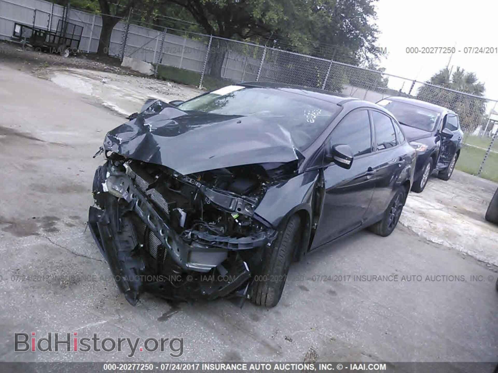2016 Ford Focus - VIN: 1FADP3F22GL406643 - Photo 2