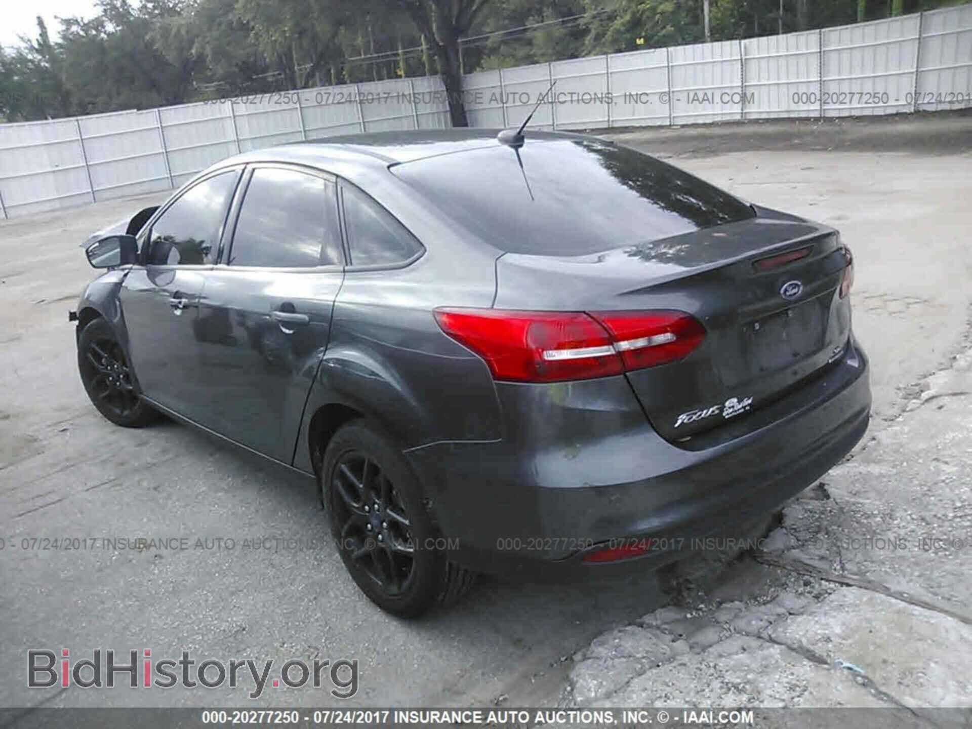 2016 Ford Focus - VIN: 1FADP3F22GL406643 - Photo 3