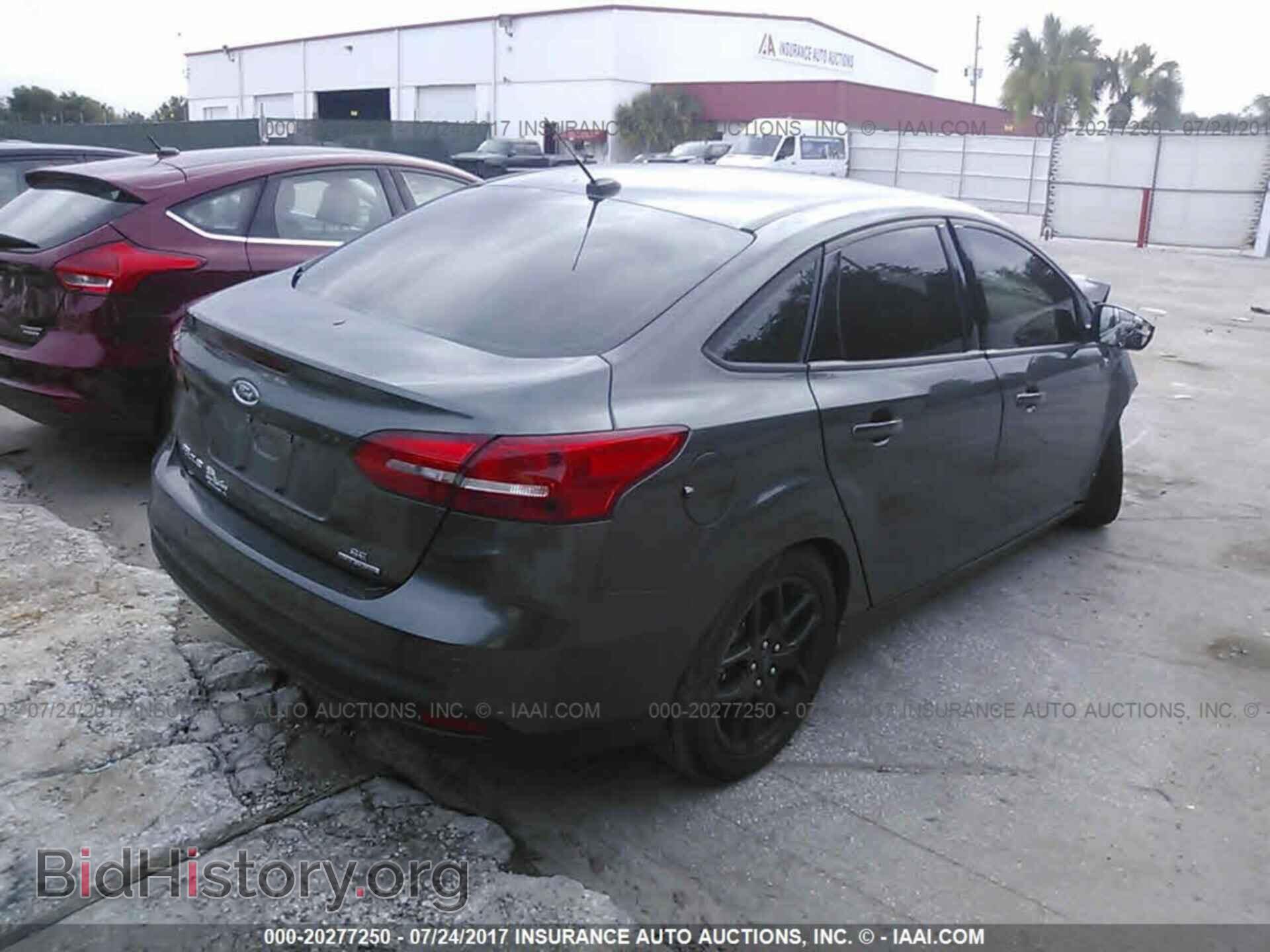 2016 Ford Focus - VIN: 1FADP3F22GL406643 - Photo 4