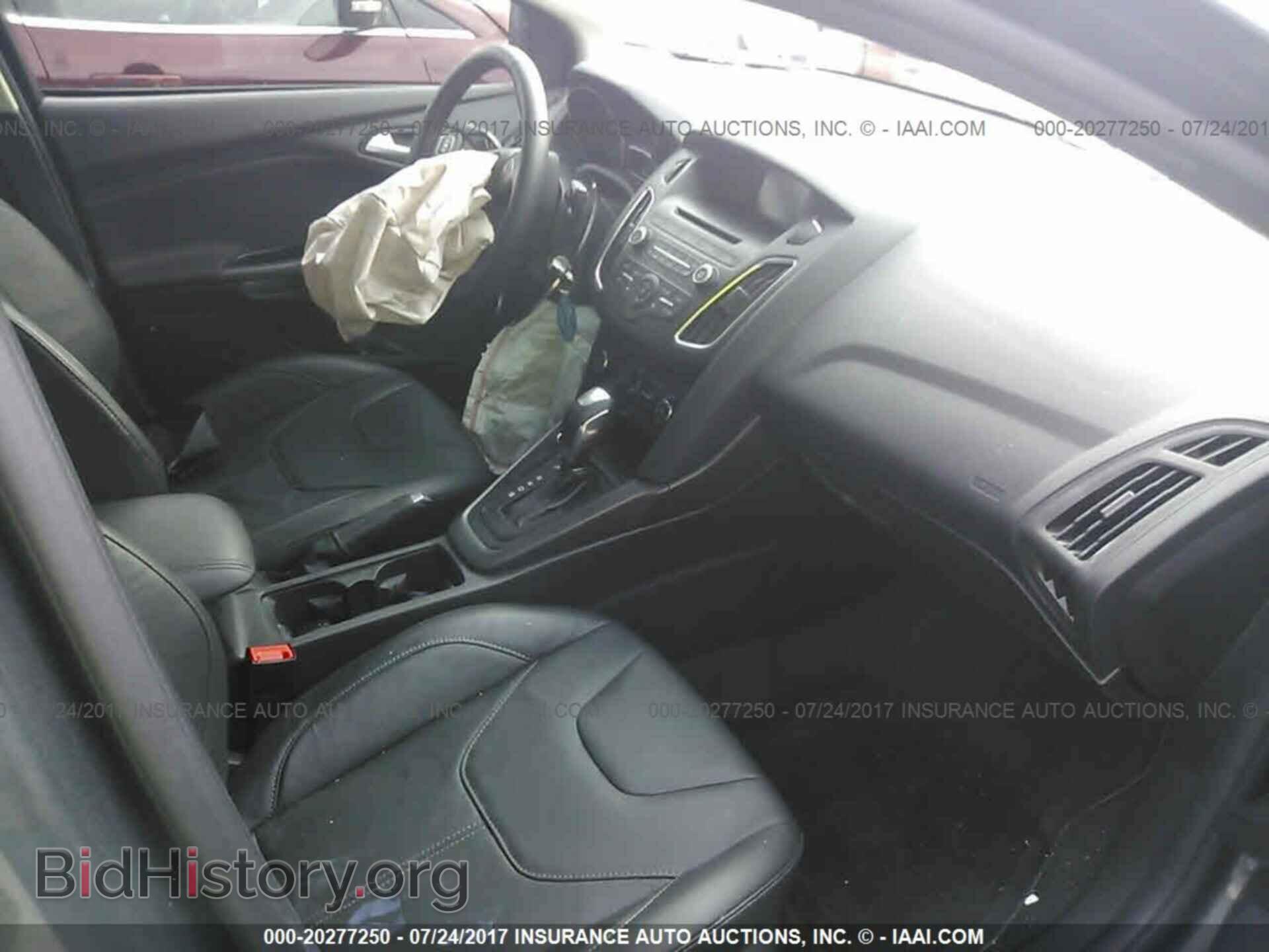 2016 Ford Focus - VIN: 1FADP3F22GL406643 - Photo 5