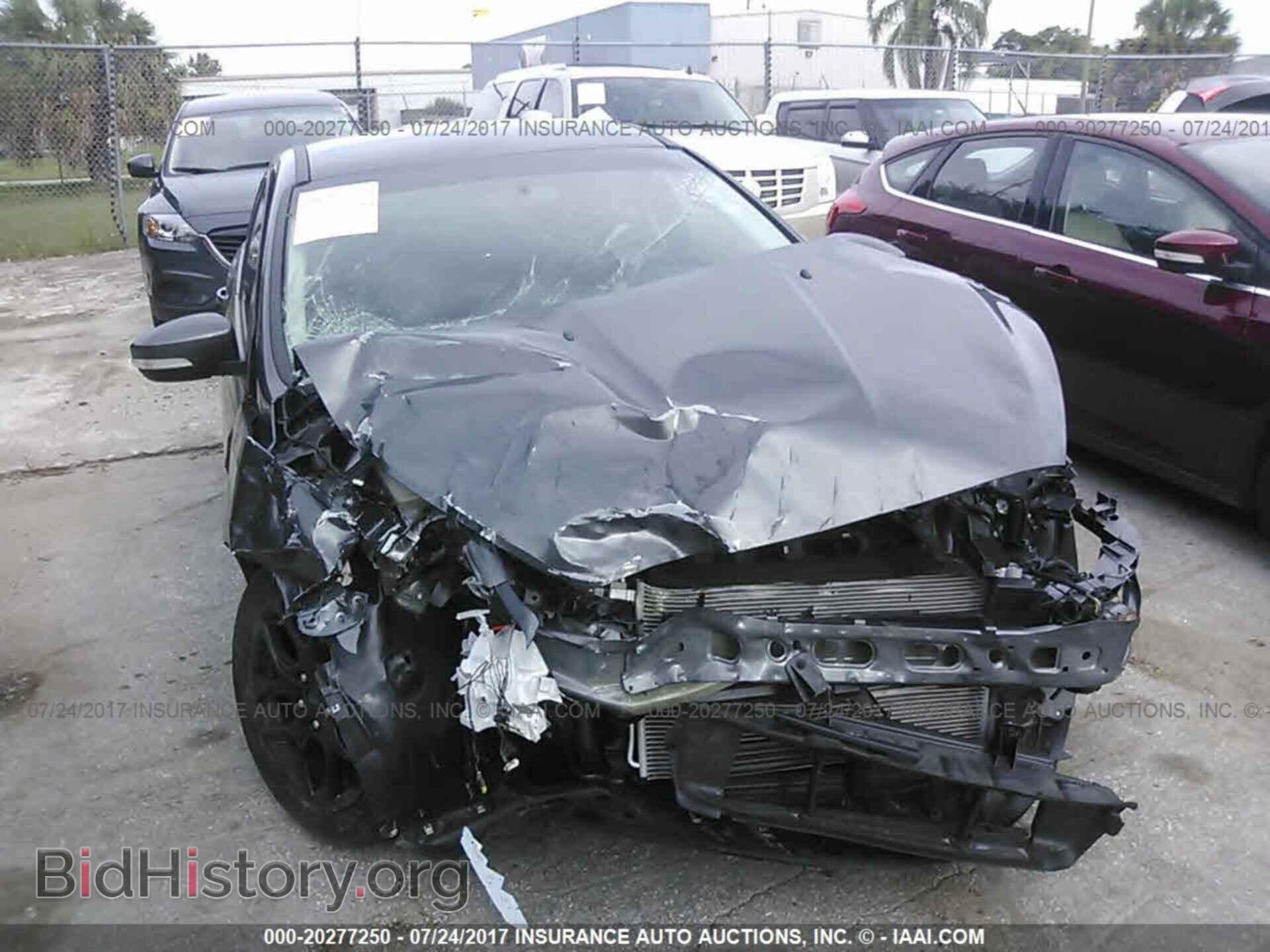 2016 Ford Focus - VIN: 1FADP3F22GL406643 - Photo 6